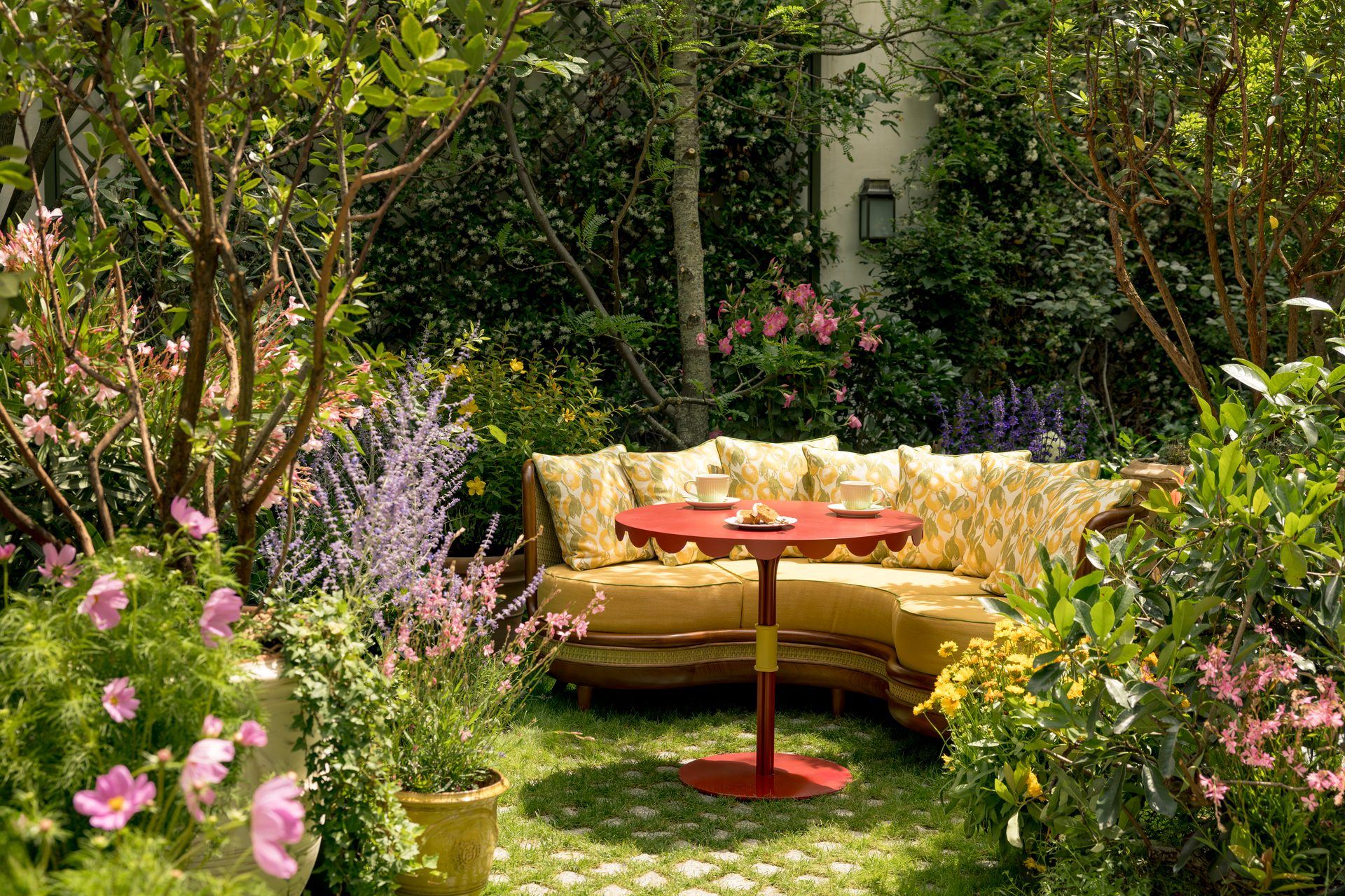 Plant community, Outdoor furniture, Natural landscape, Flower, Leaf, Tree, Chair, Grass