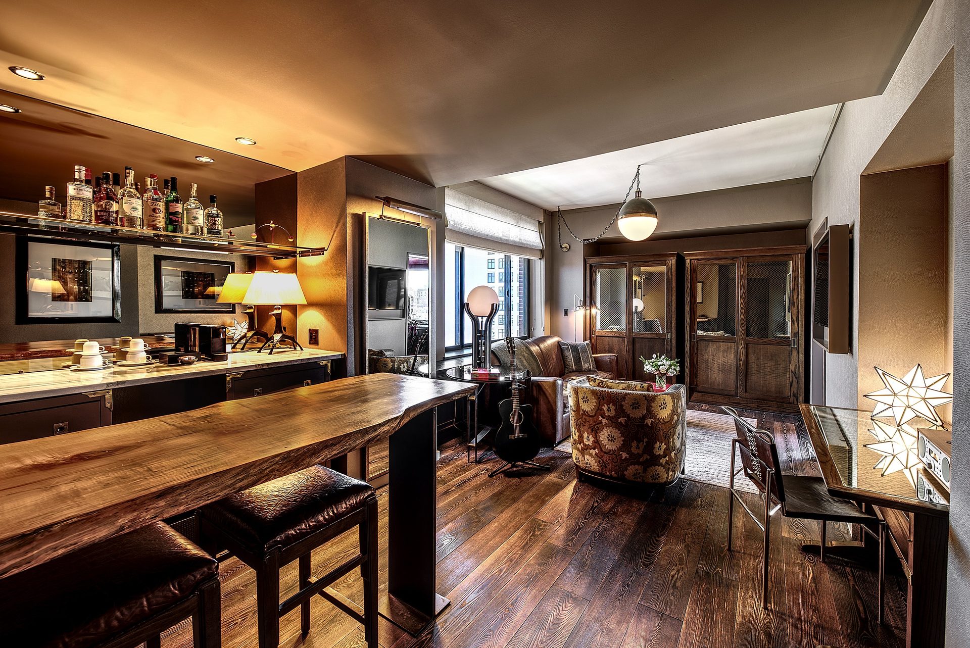 Drinking establishment, Picture frame, Interior design, Furniture, Table, Cabinetry, Countertop, Chair, Building, Wood