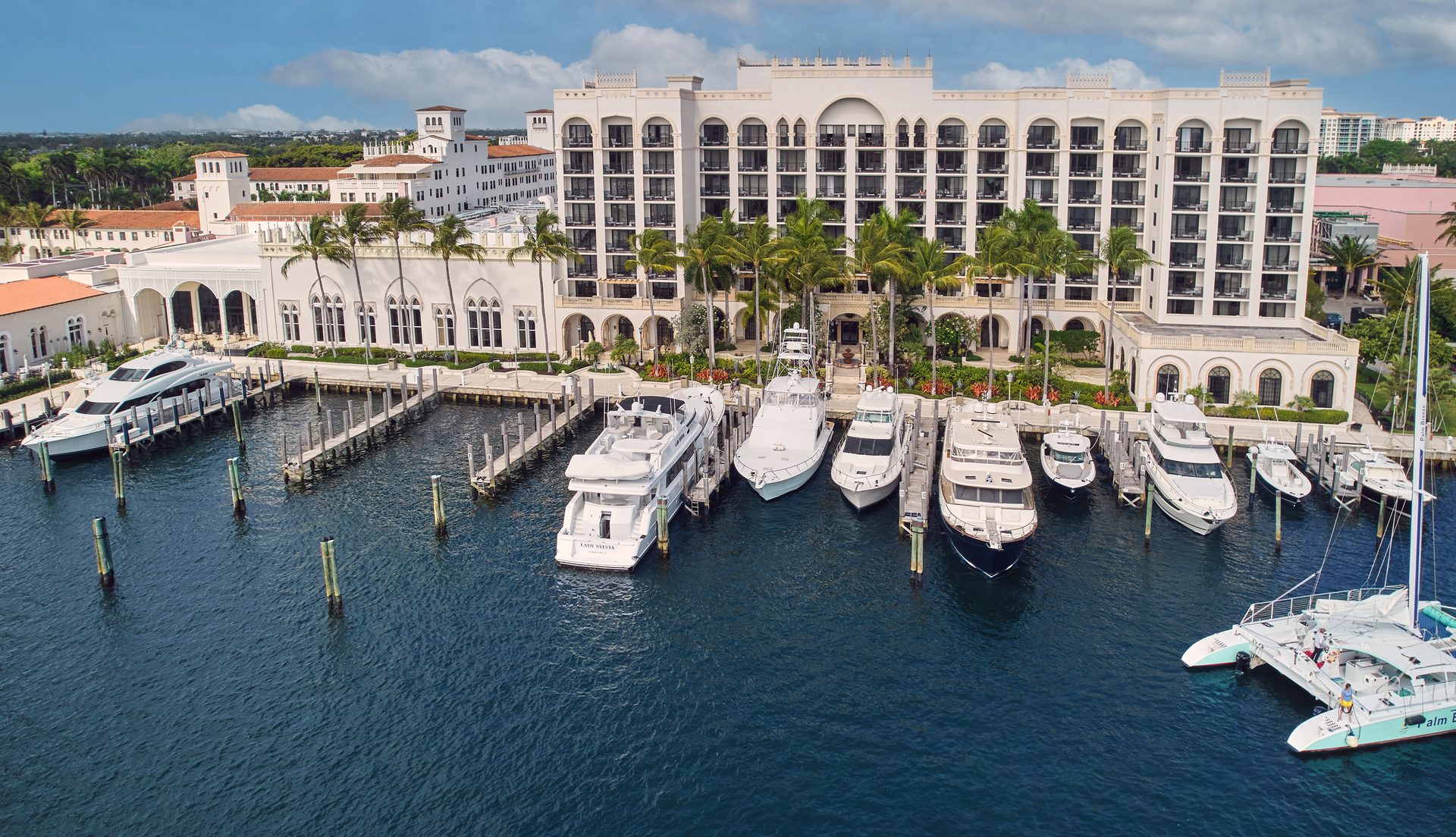 Water, Boat, Building, Daytime, Property, Vehicle, Watercraft, Sky, Cloud, Azure