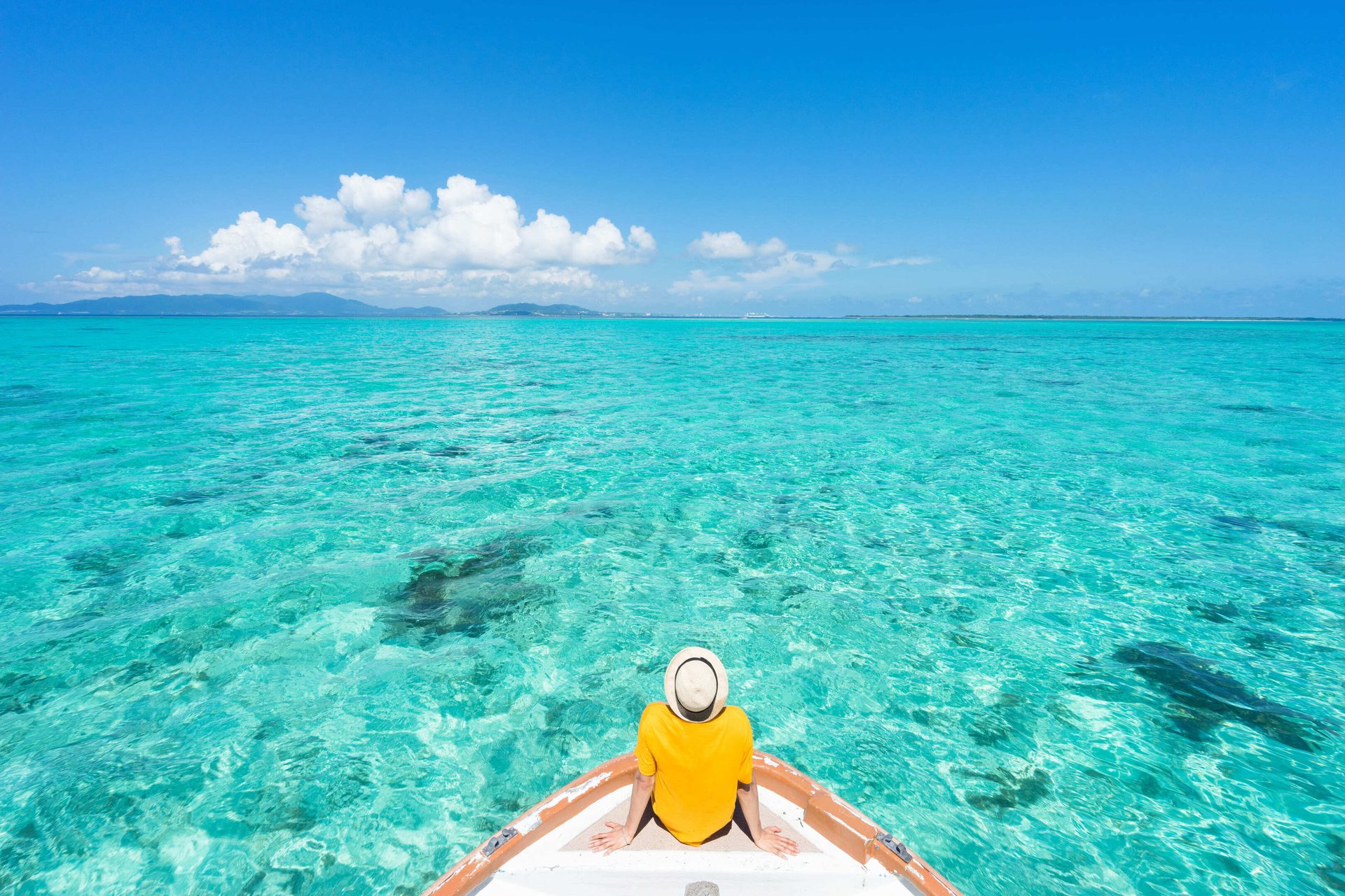 Coastal and oceanic landforms, Water, Cloud, Sky, Daytime, Blue, Azure, Aqua, Leisure