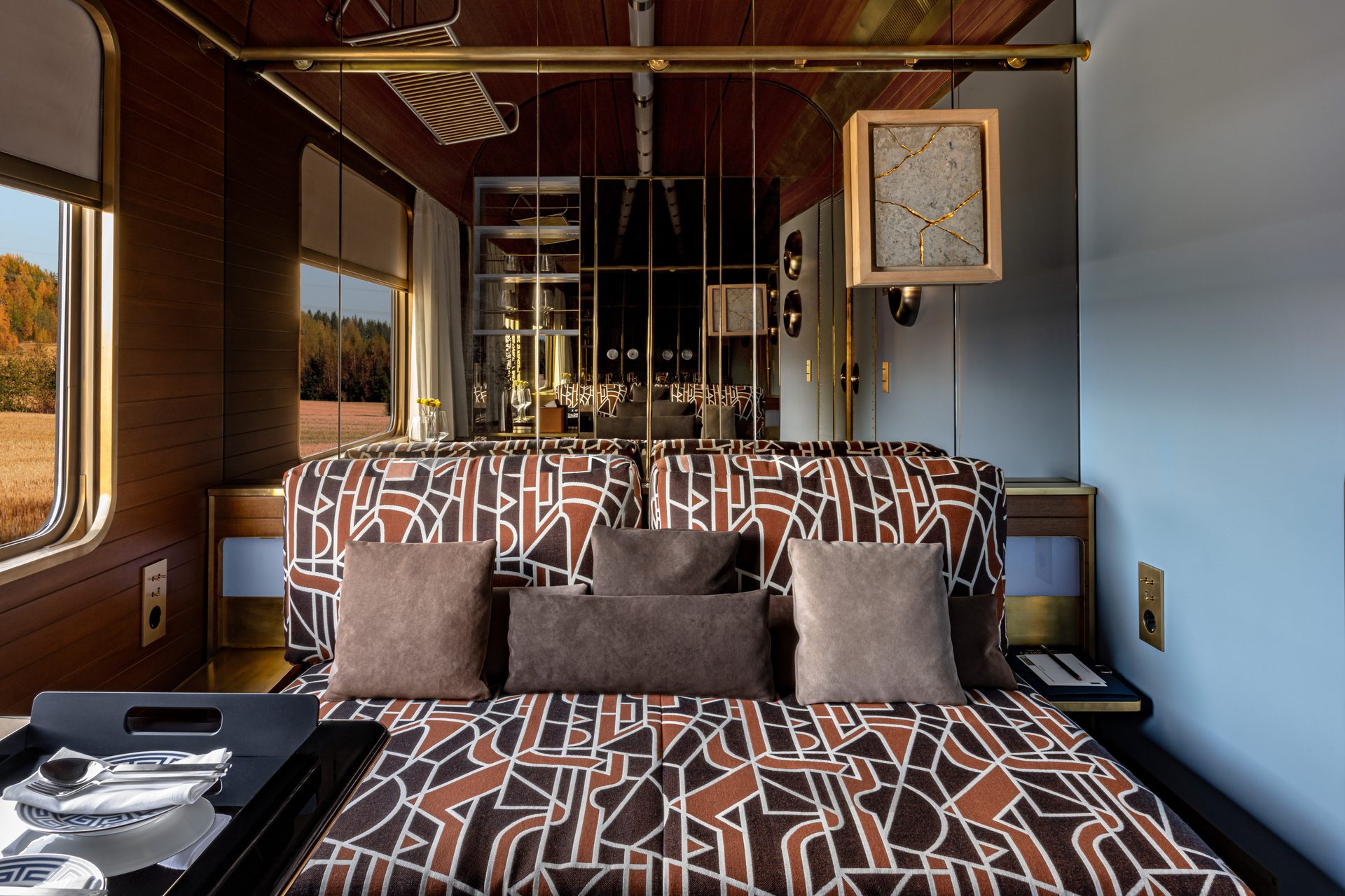 Interior design, Picture frame, Property, Building, Comfort, Wood, Textile, Lighting, Pillow