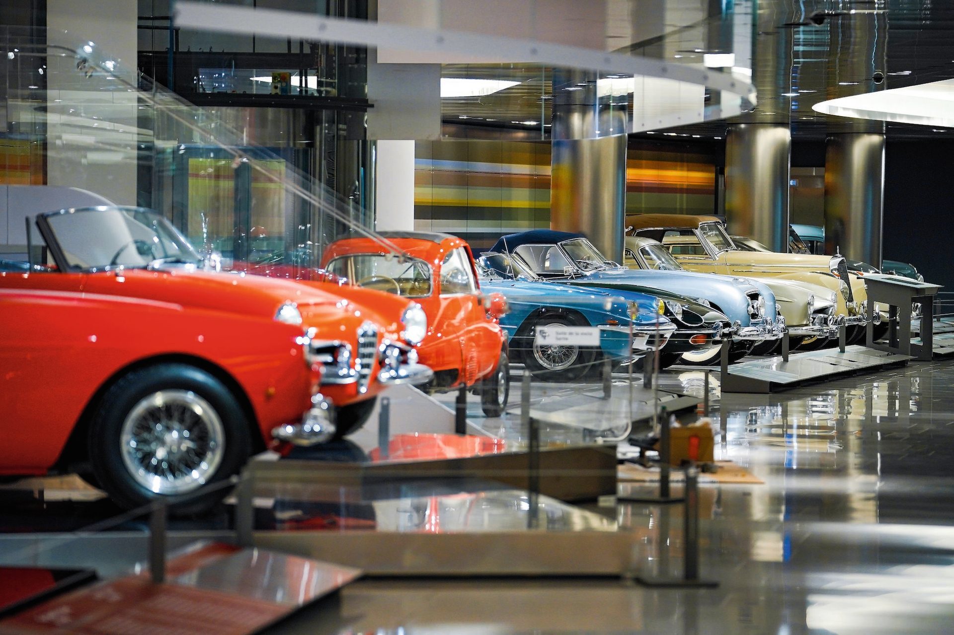 Automotive parking light, Motor vehicle, Tire, Wheel, Car, Hood