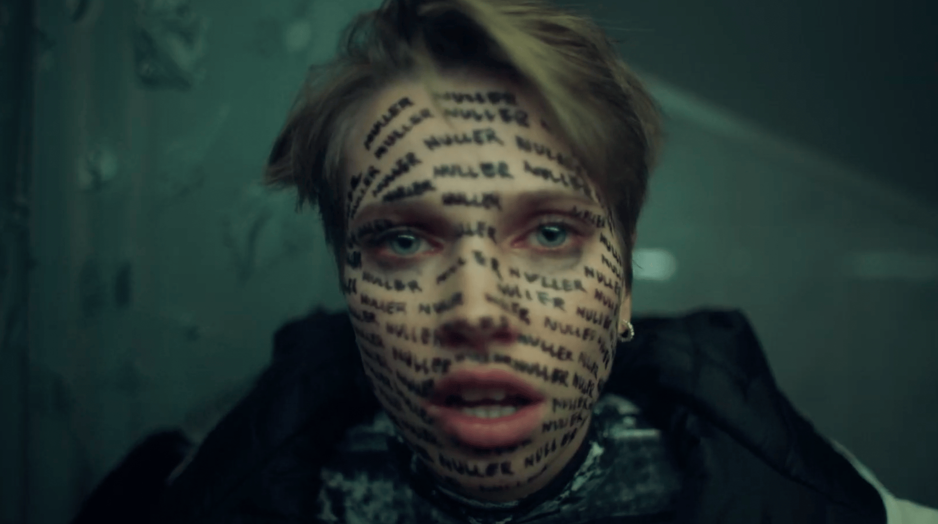 Flash photography, Eyebrow, Eyelash, Jaw