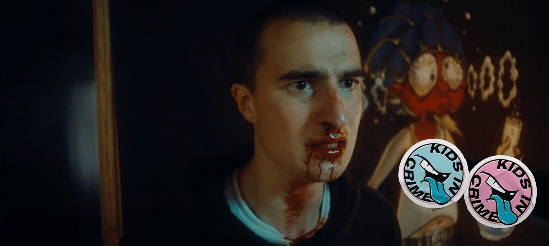 Flash photography, Forehead, Nose, Cheek, Eyebrow, Mouth, Jaw, Ear, Gesture, T-shirt