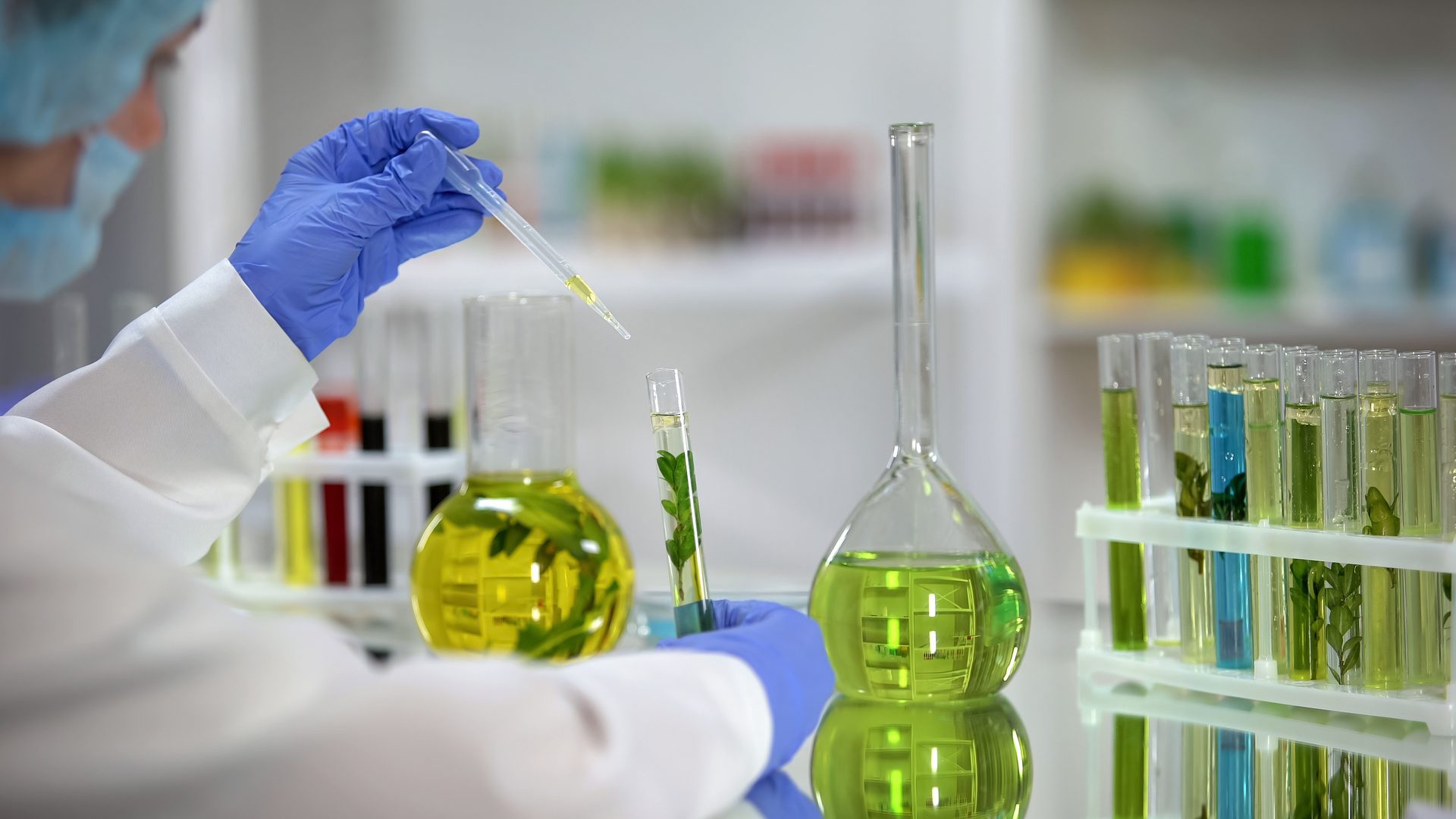 Laboratory flask, Safety glove, Liquid, Drinkware, Solution, Chemistry, Fluid, Research
