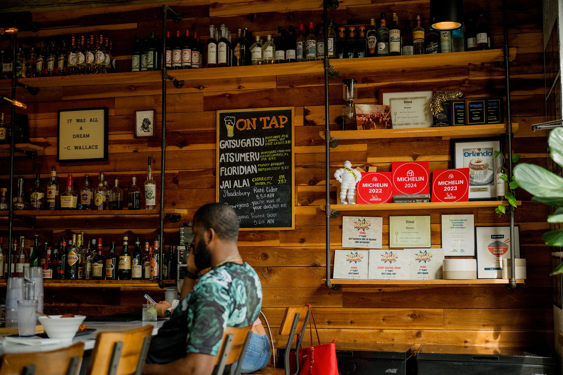 Drinking establishment, Wood stain, Furniture, Customer, Shelf, Bar, Restaurant, Table, Barware