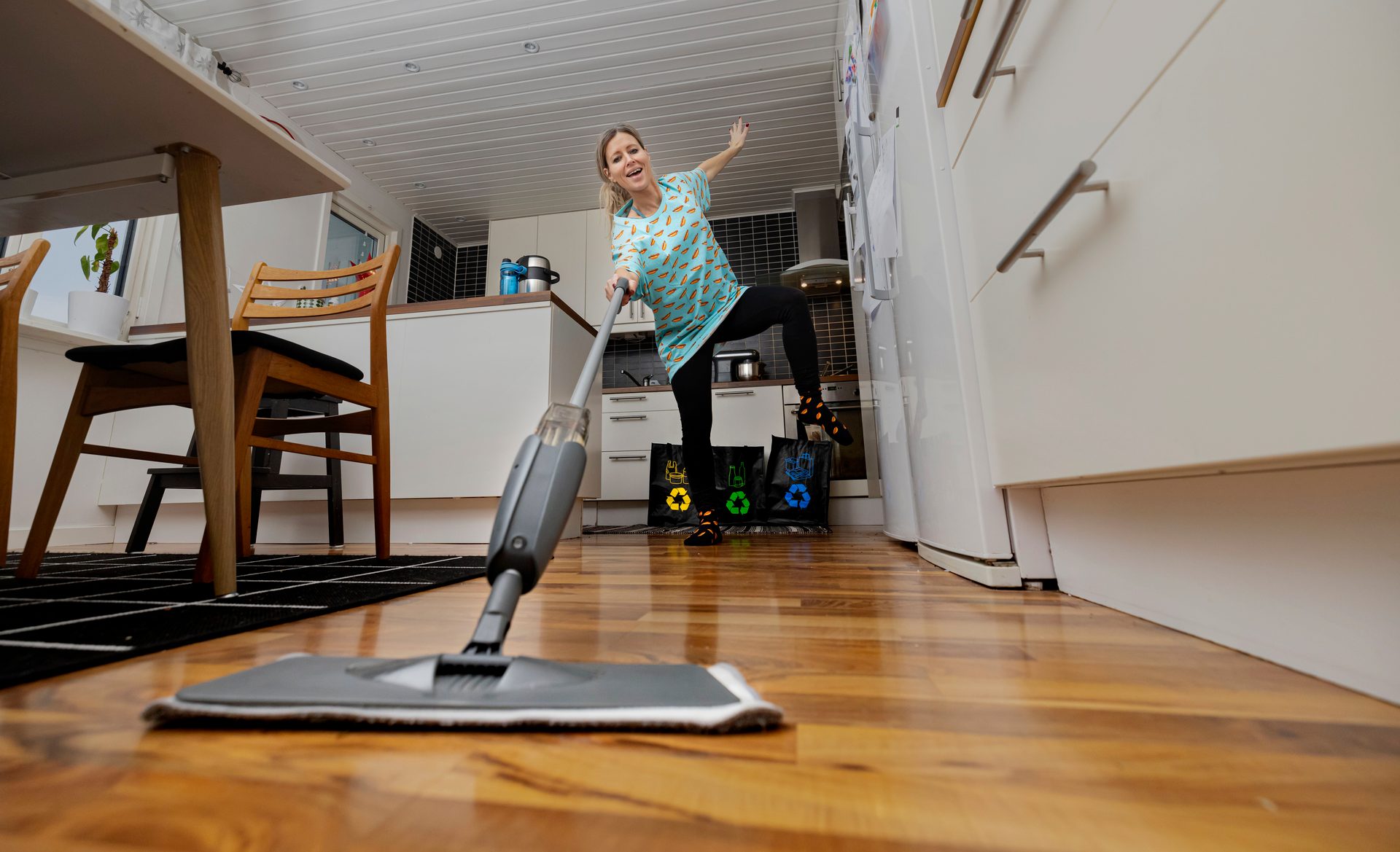 Furniture, Wood, Flooring, Floor, Building, Table