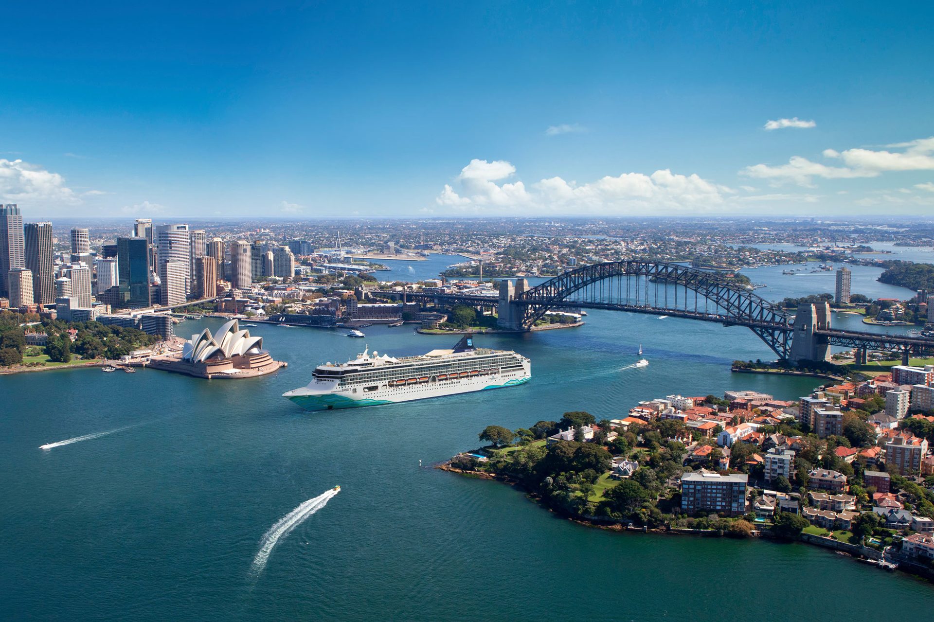 Water resources, Sky, Cloud, Building, Boat, Watercraft, Azure, Skyscraper, Infrastructure