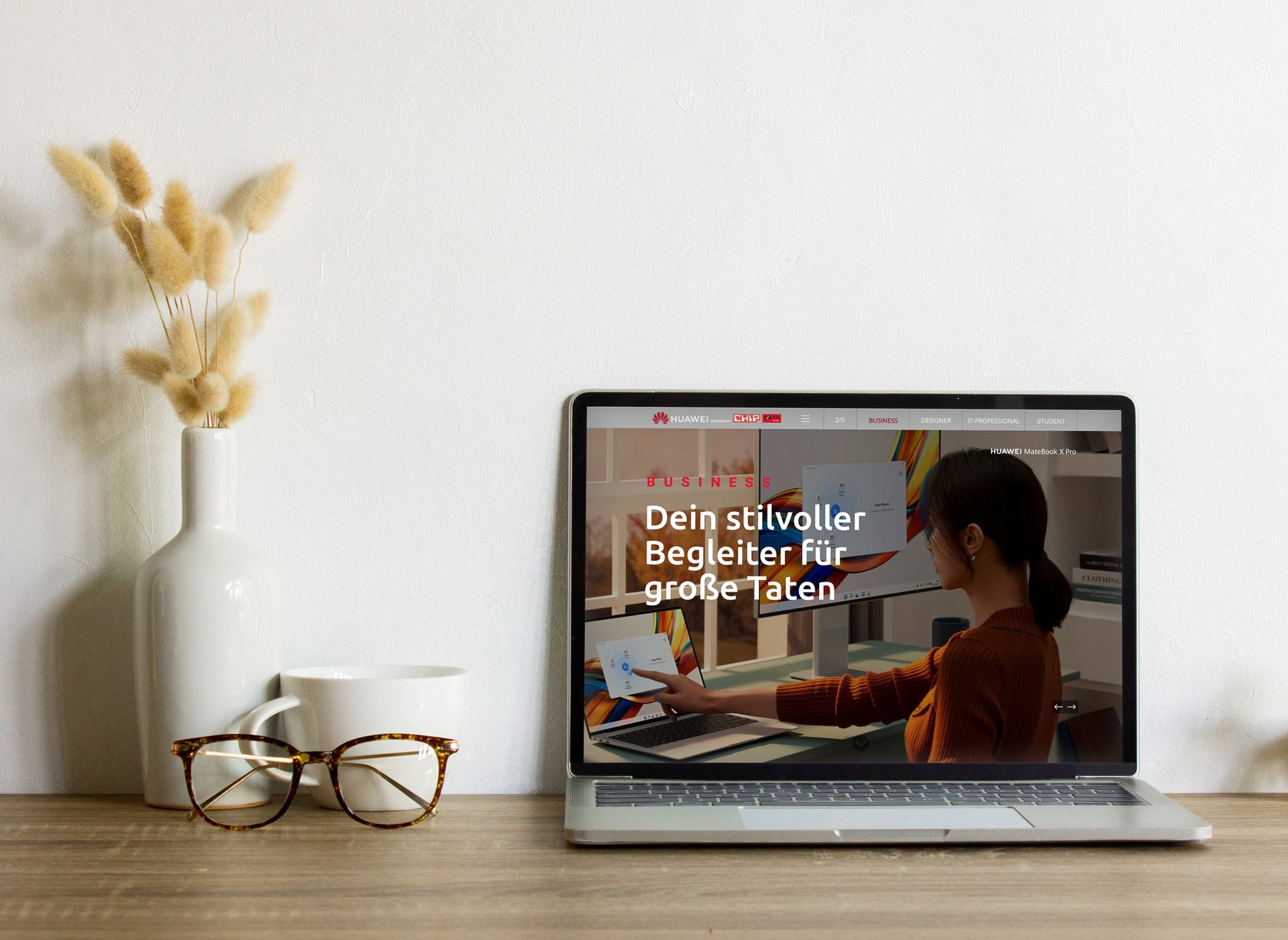 Output device, Personal computer, Table, Product, Laptop, Desk, Wood