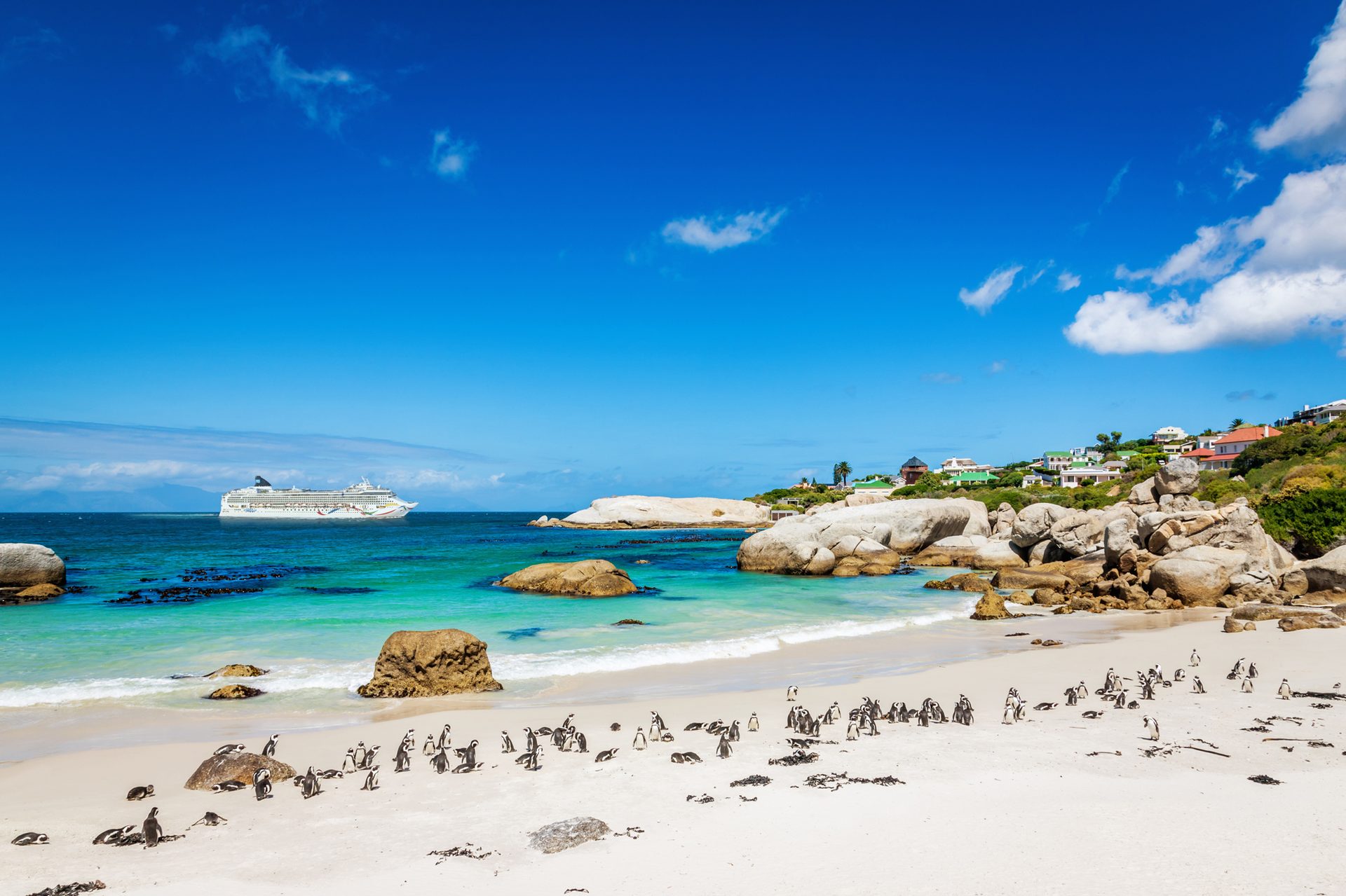 Coastal and oceanic landforms, Water resources, Natural landscape, Cloud, Sky, Blue, Azure, Beach, Travel