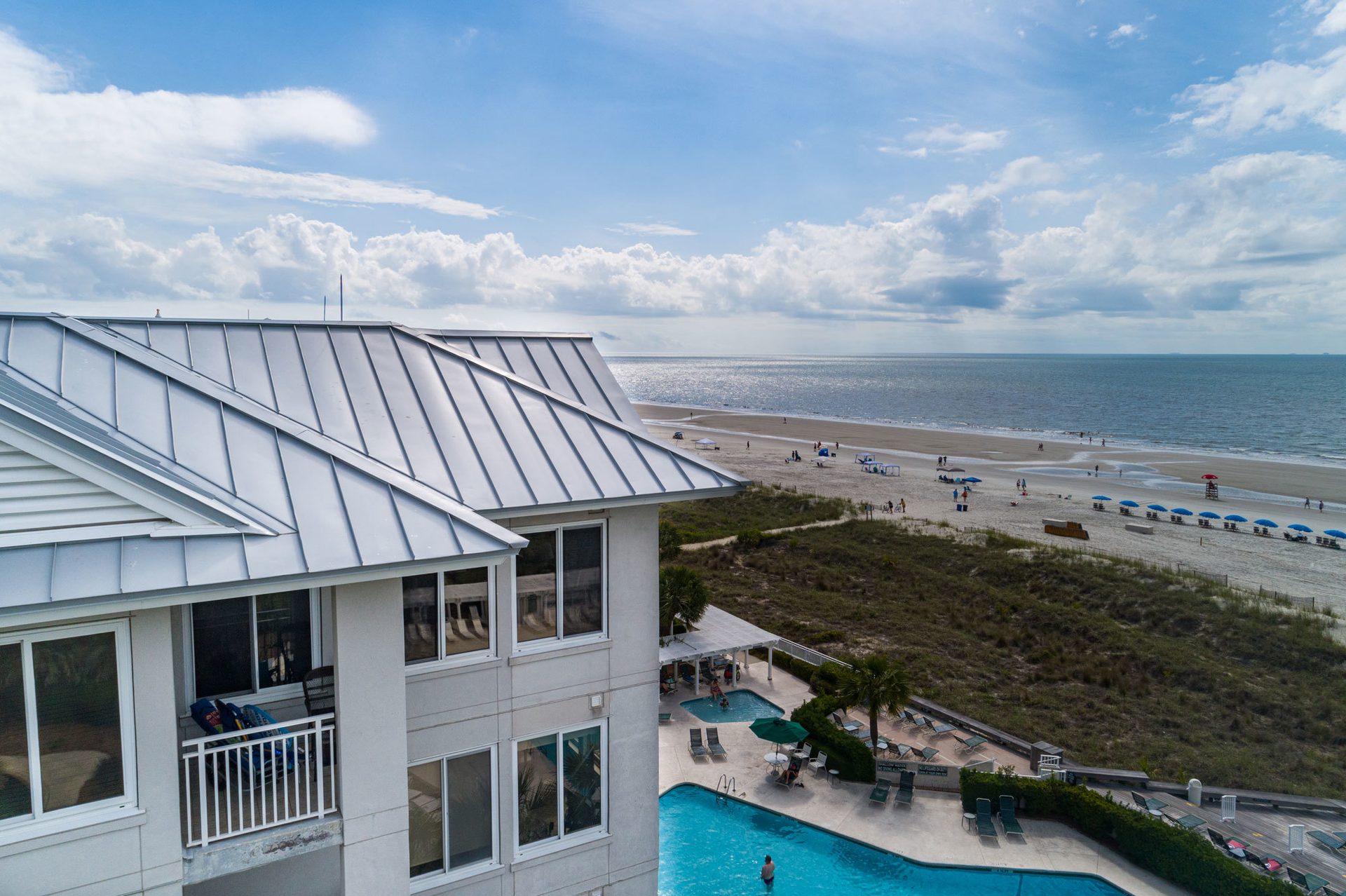 Coastal and oceanic landforms, Seaside resort, Cloud, Water, Sky, Building, Window, Blue, Azure, Plant