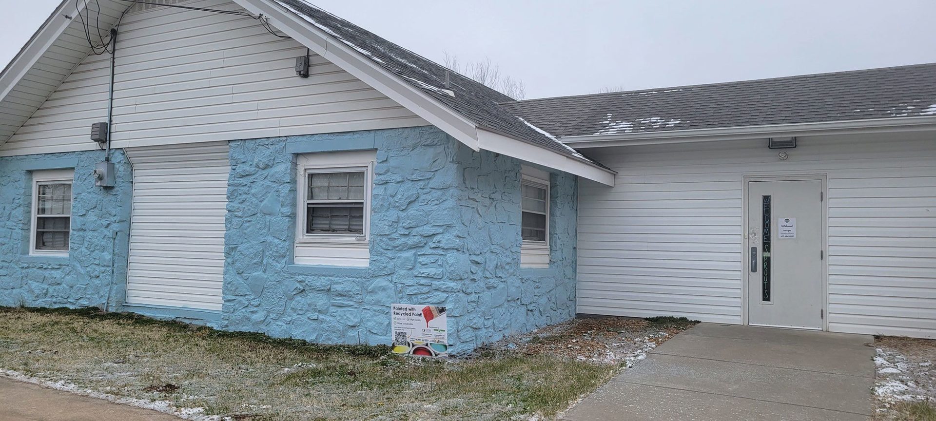 Land lot, Residential area, Building, Property, Window, Fixture, Sky, House, Cottage