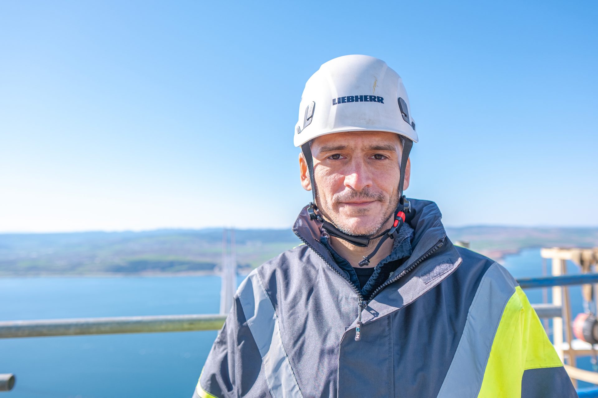 Hard hat, Sky, Water, Helmet, Workwear, Sleeve, Travel