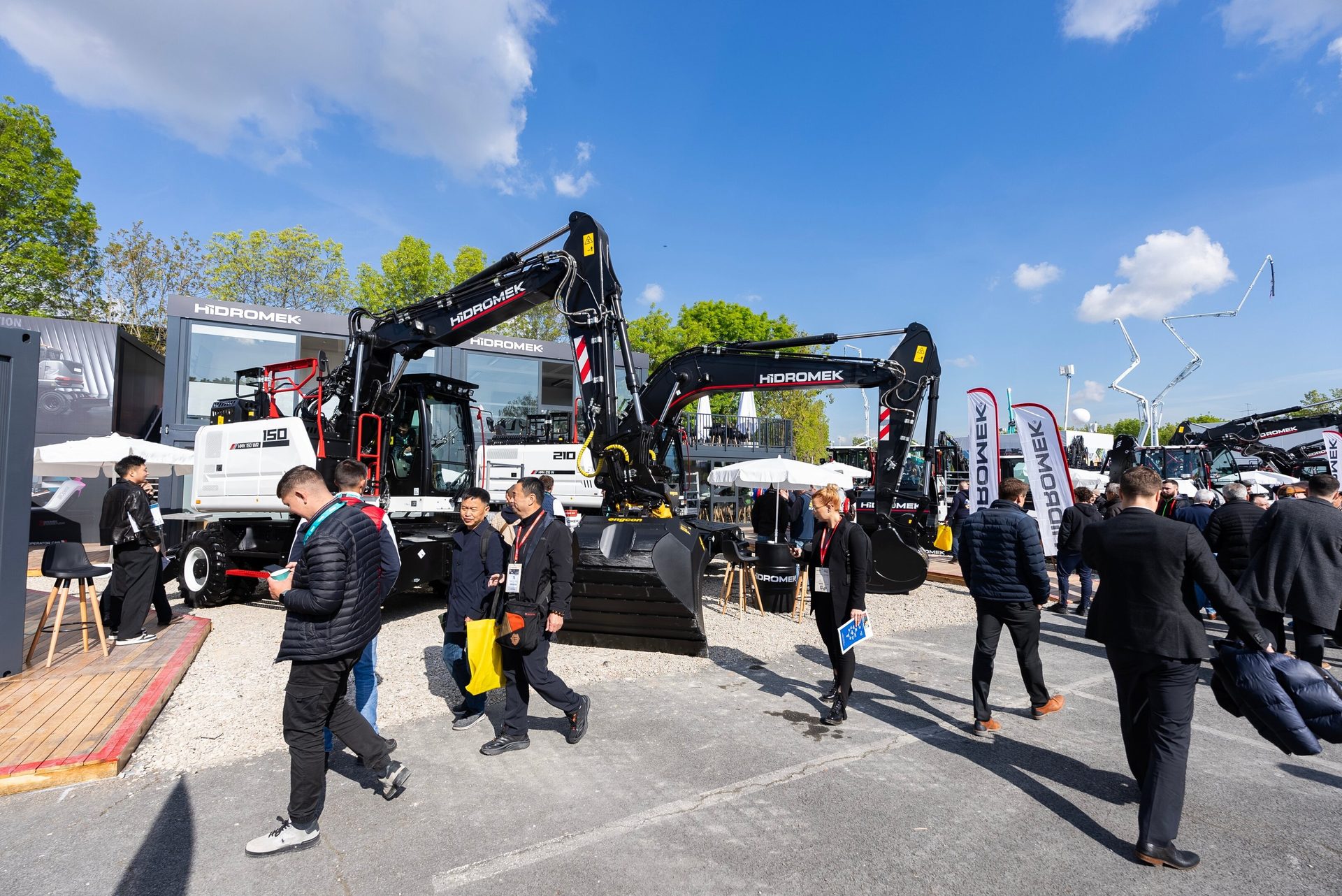 Motor vehicle, Road surface, Automotive tire, Cloud, Sky, Wheel, Asphalt, Truck