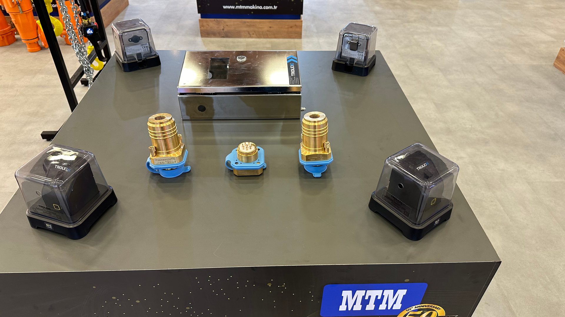 Automotive design, Motor vehicle, Table, Gadget