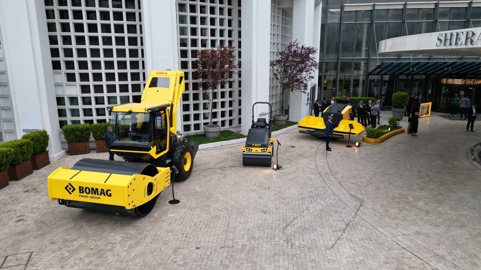 Motor vehicle, Automotive tire, Road surface, Plant, Asphalt, Wheel, Window