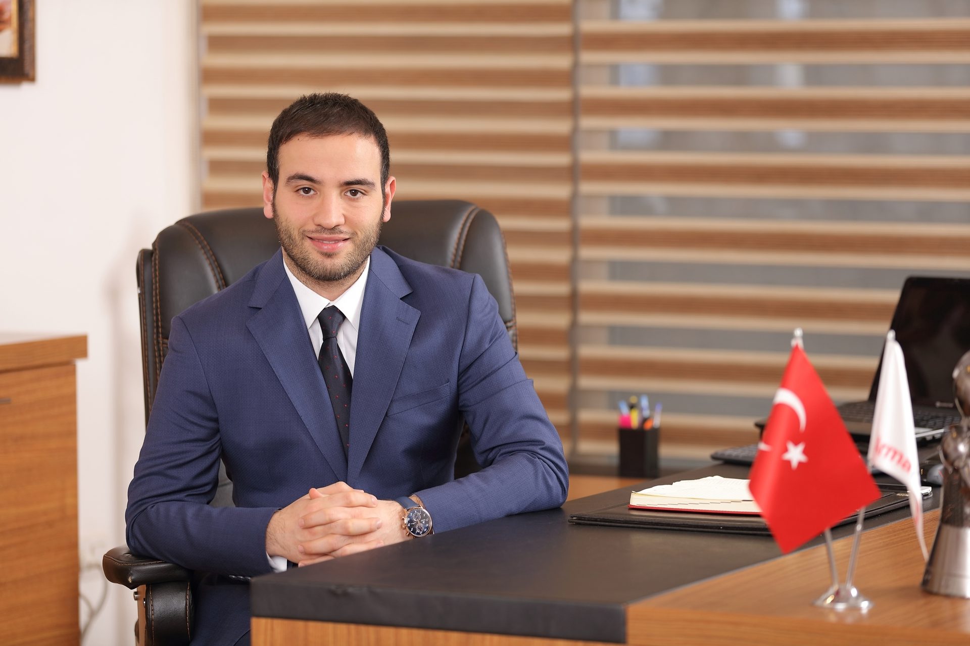 Dress shirt, Picture frame, Furniture, Table, Tie, Collar, Smile, Suit