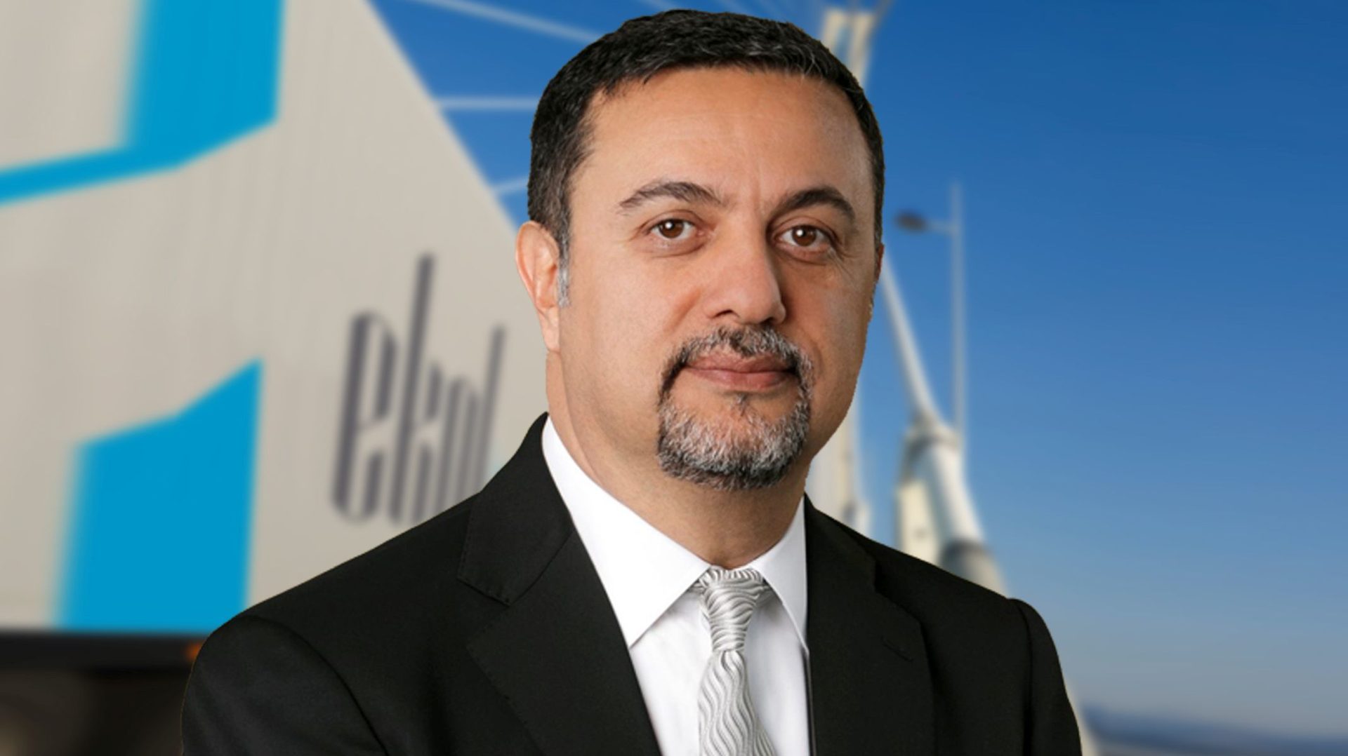 Dress shirt, Forehead, Chin, Eyebrow, Beard, Tie, Gesture, Suit, Spokesperson