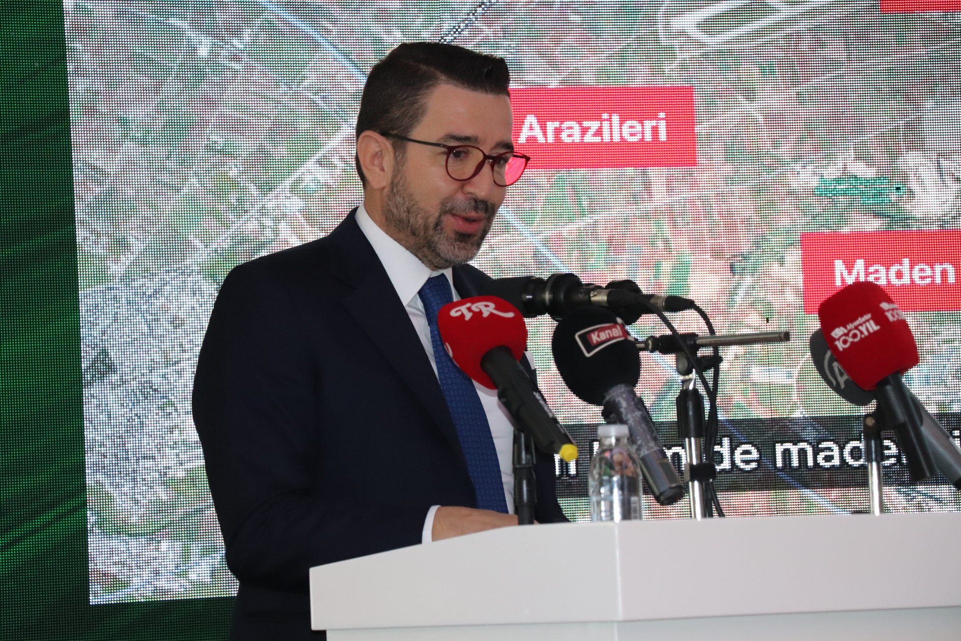 Public address system, Microphone, Glasses, Coat, World, Spokesperson, Suit