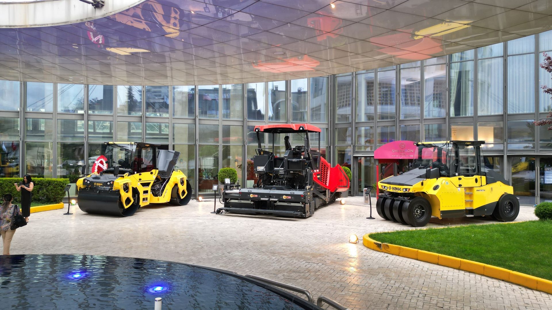 Land vehicle, Automotive tire, Wheel, Car, Hood