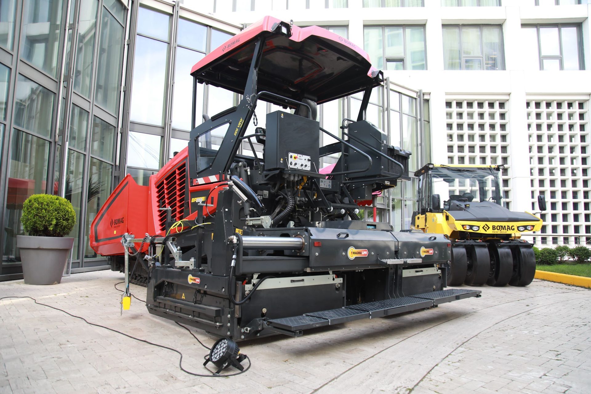 Automotive tire, Motor vehicle, Wheel, Plant, Flowerpot, Asphalt, Window