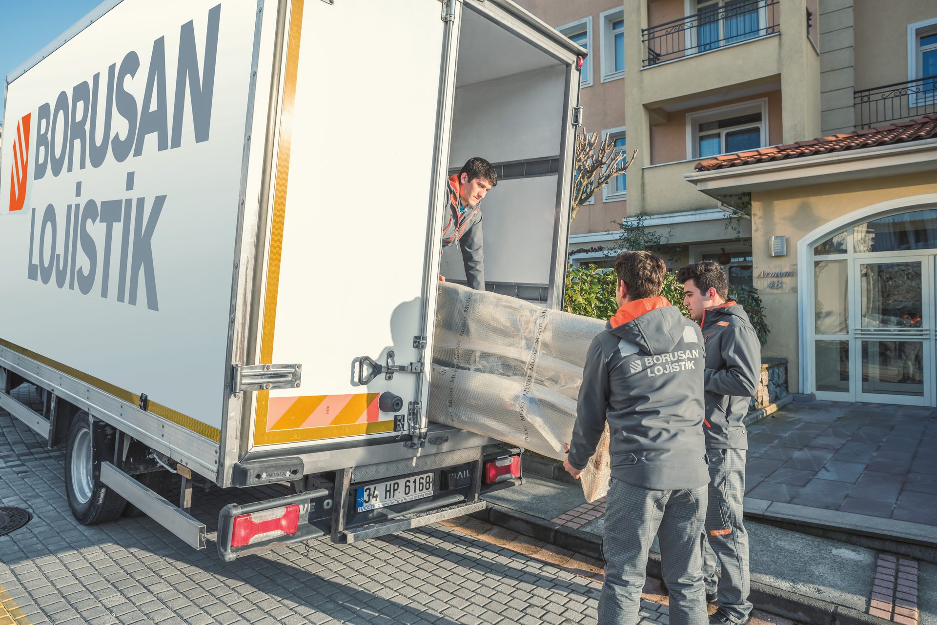 Mode of transport, Cargo pants, Motor vehicle, Tire, Wheel, Window, Truck, Building, Asphalt