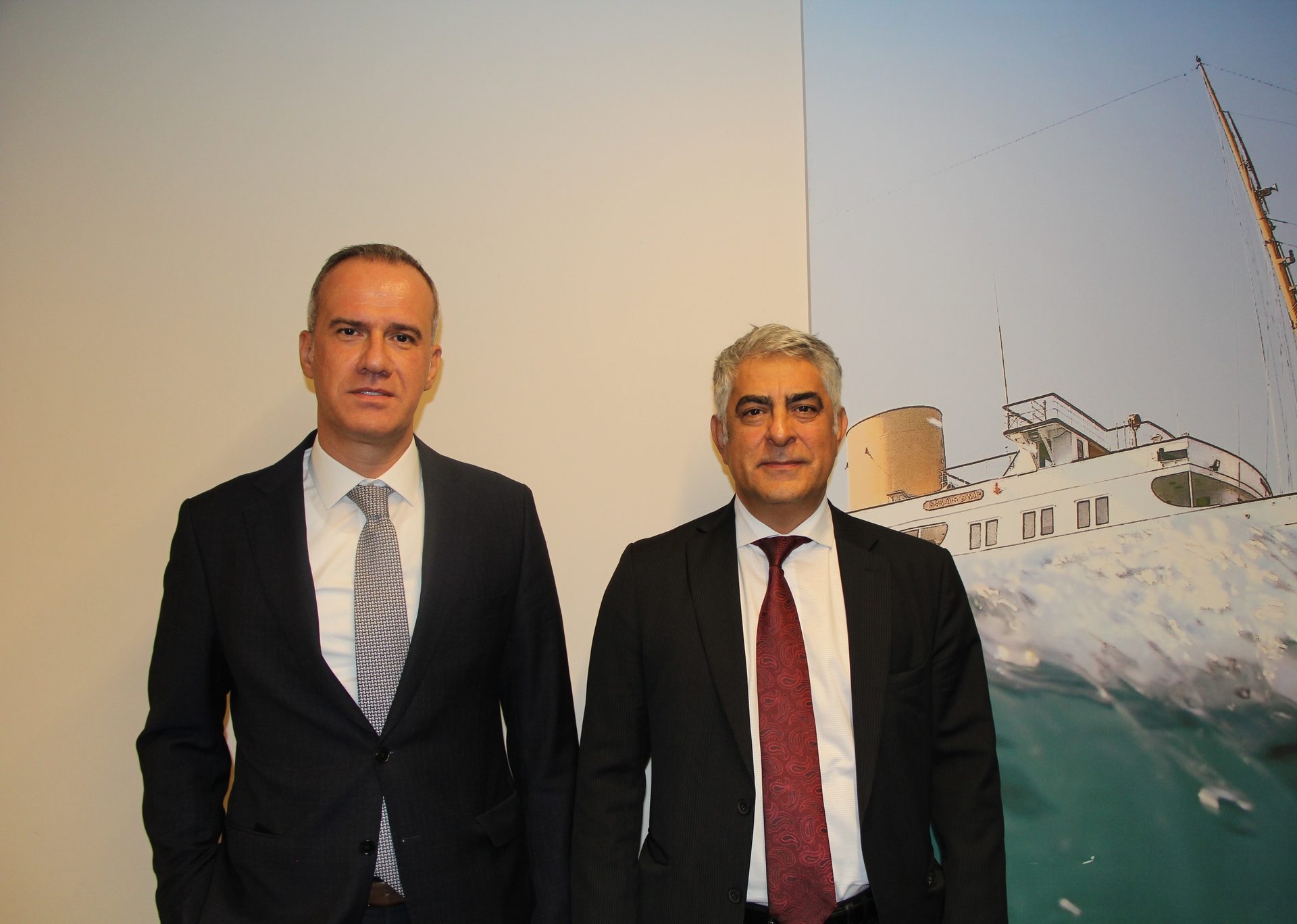 Dress shirt, Coat, Tie, Gesture, Suit