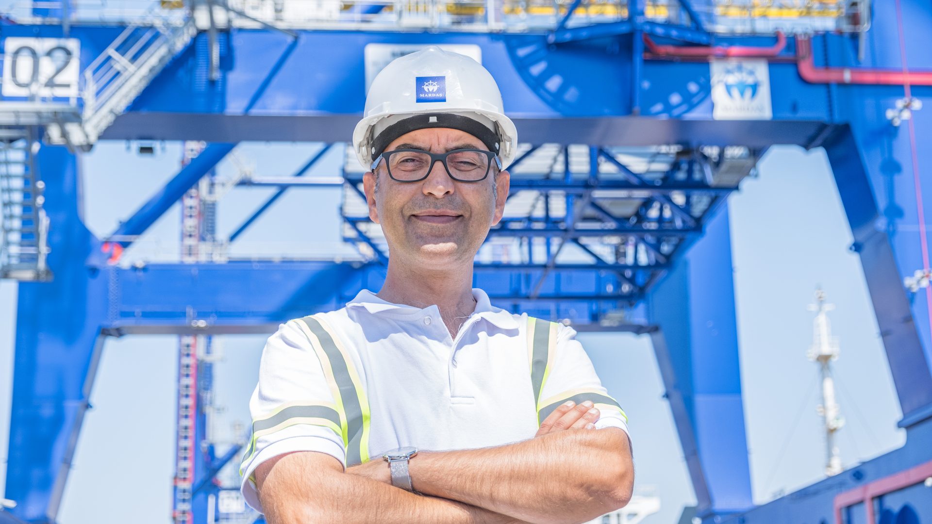 Vision care, Glasses, Blue, Sleeve, Eyewear, Collar