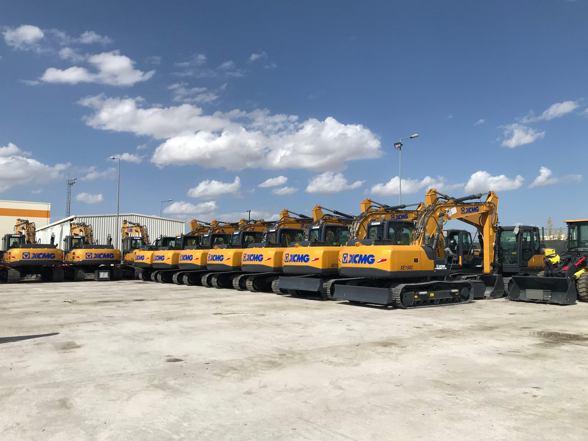 Road surface, Automotive tire, Cloud, Sky, Vehicle, Asphalt, Rolling