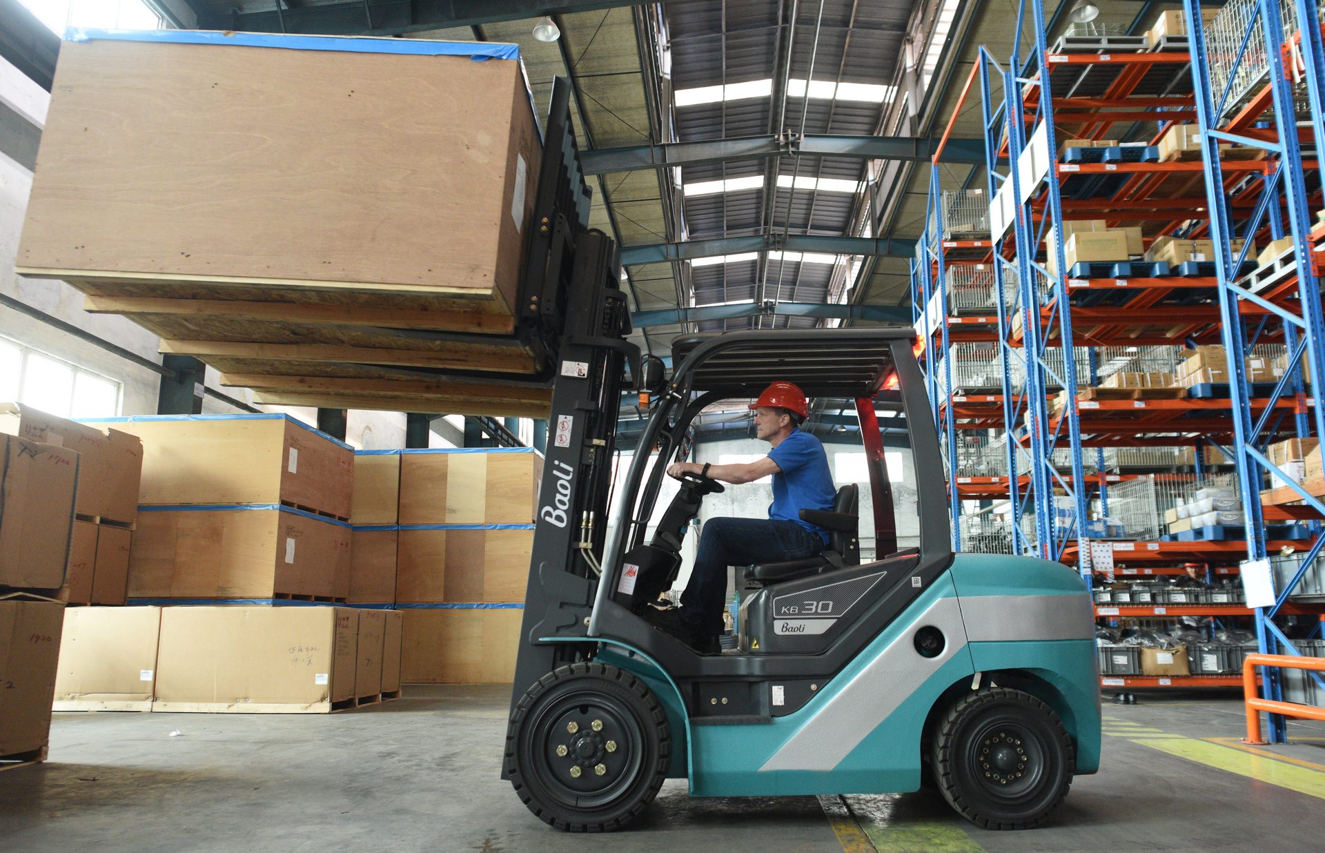 Automotive tire, Motor vehicle, Forklift truck, Alloy wheel, Tread, Bumper