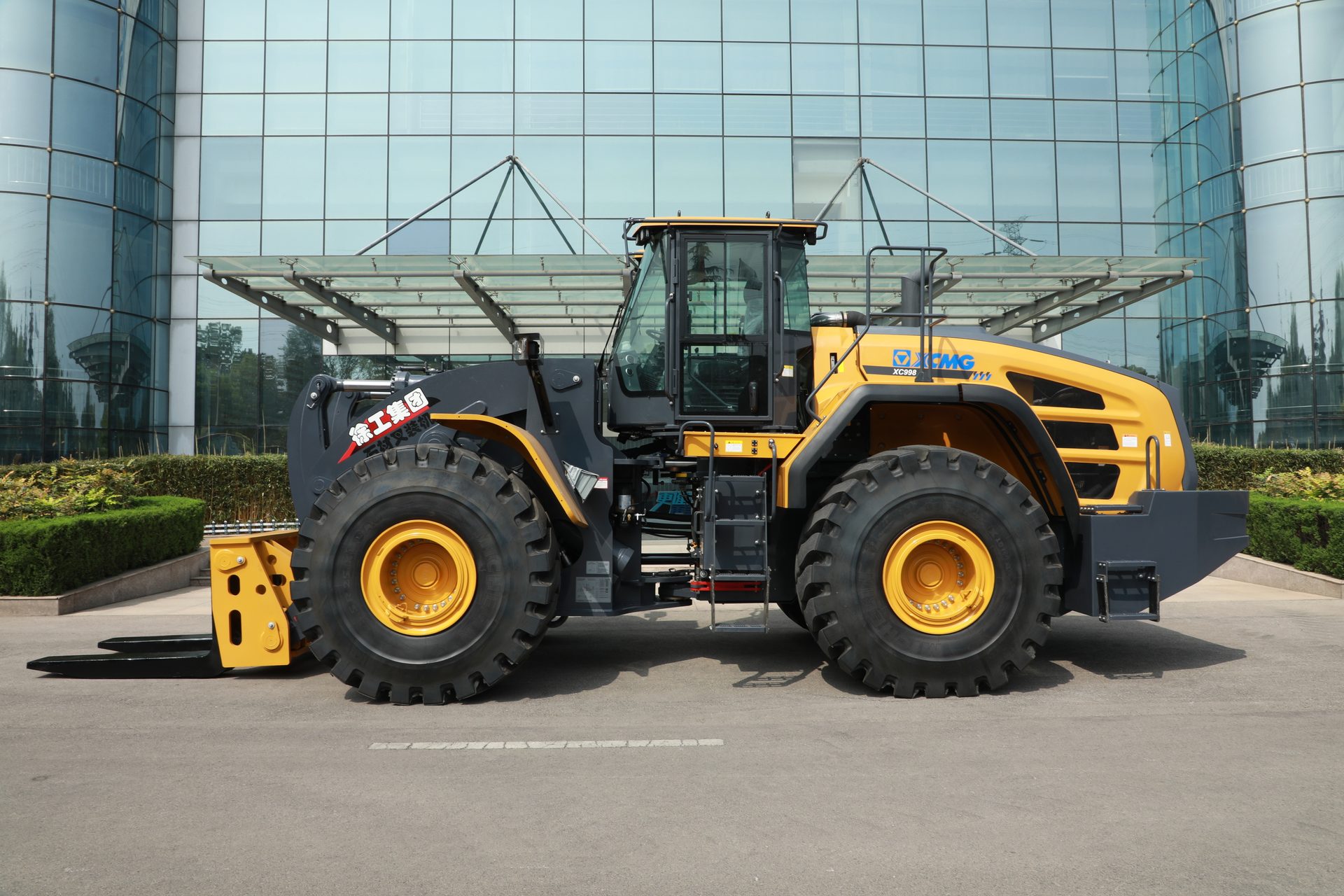 Automotive tire, Motor vehicle, Locking hubs, Synthetic rubber, Wheel, Plant, Tractor, Tread