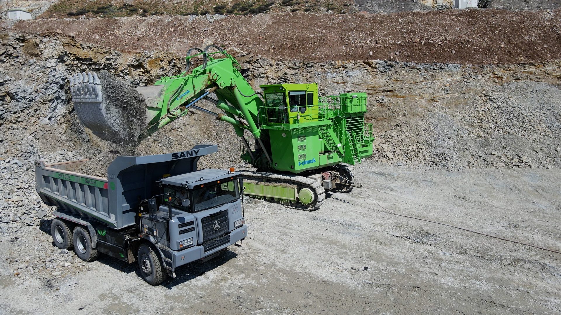 Motor vehicle, Road surface, Automotive tire, Wheel, Asphalt