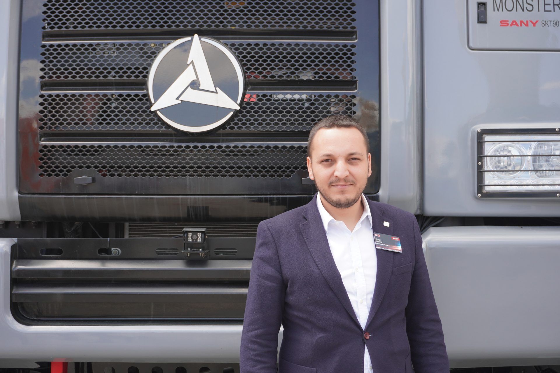 Mode of transport, Motor vehicle, Automotive design, Output device, Product, Grille, Smile