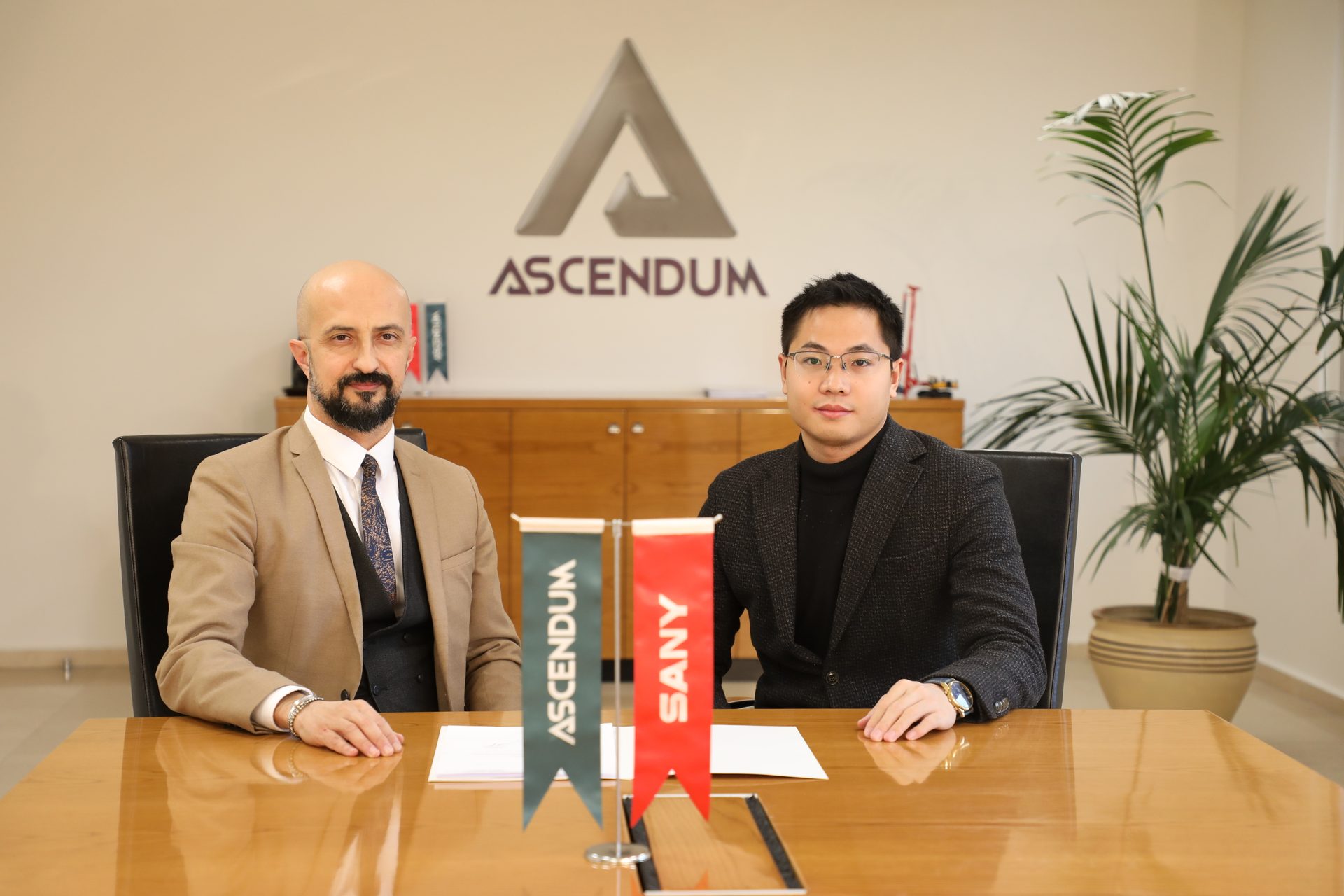 Plant, Table, Property, Furniture, Flowerpot, Microphone, Coat, Houseplant, Suit, Tie