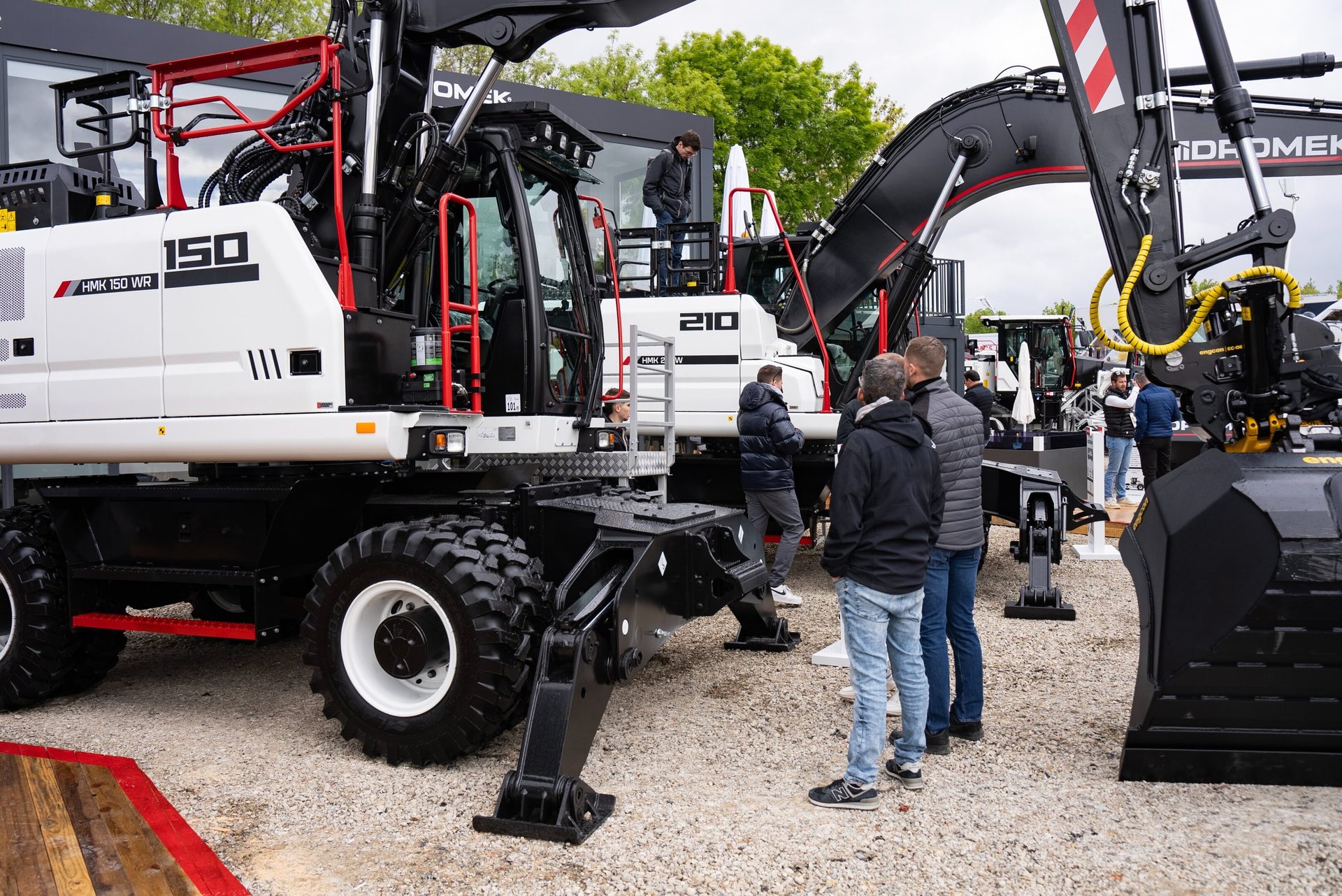 Mode of transport, Automotive wheel system, Motor vehicle, Tire, Tread