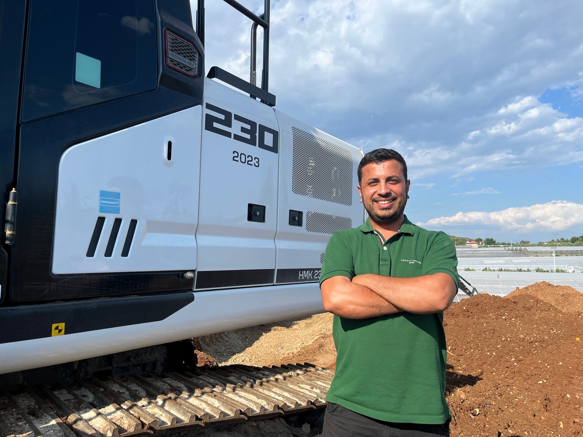 Land vehicle, Rolling stock, Automotive exterior, Cloud, Sky, Smile, Window, Train