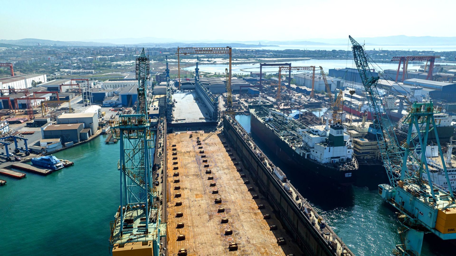 Water resources, Sky, Boat, Watercraft, Vehicle, Building, Dock, Bridge