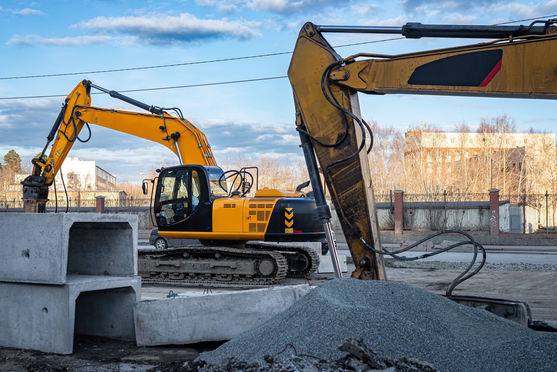 Road surface, Sky, Cloud, Vehicle, Asphalt, Building