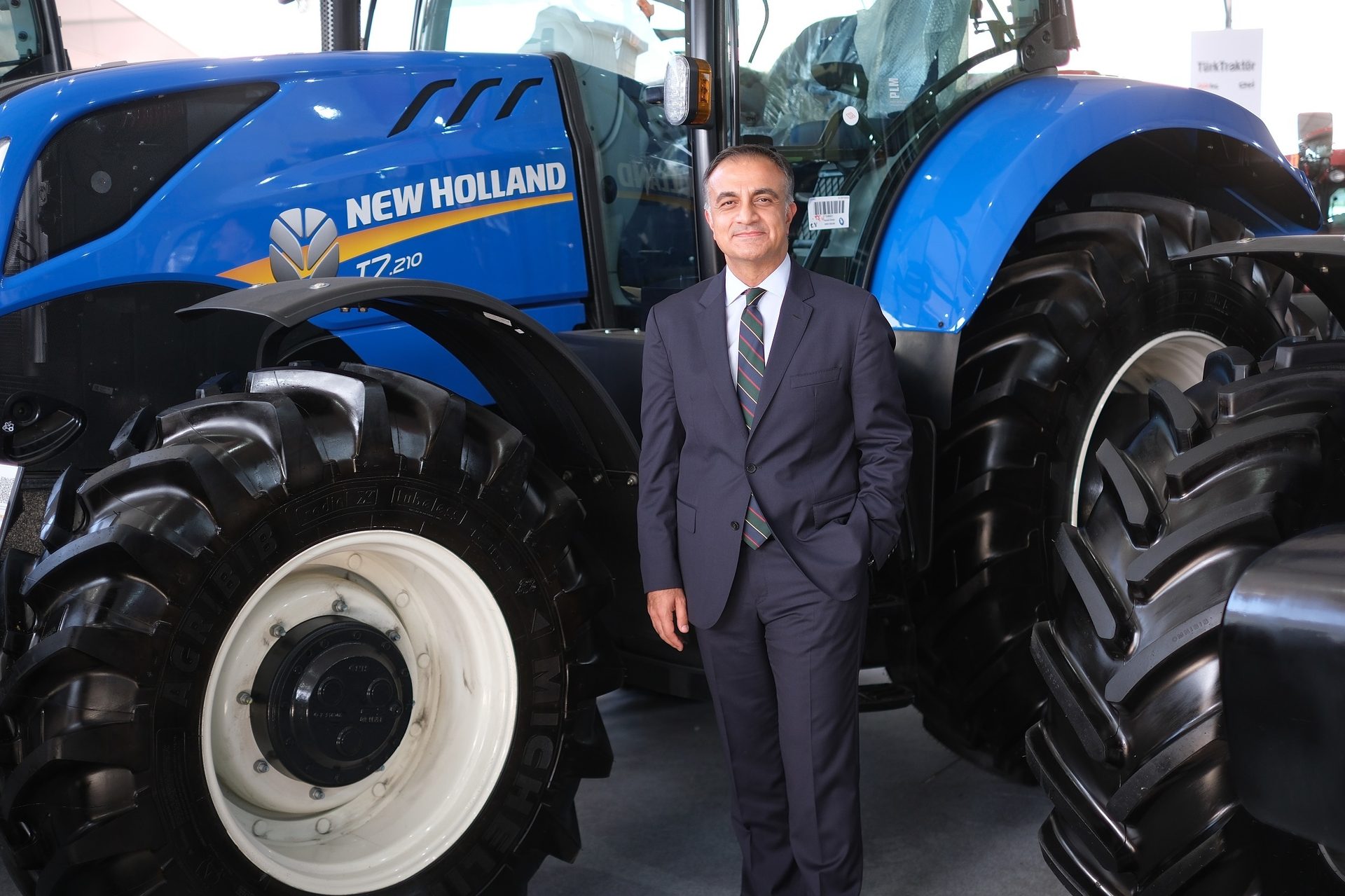 Mode of transport, Motor vehicle, Automotive tire, Synthetic rubber, Wheel, Tread, Tractor