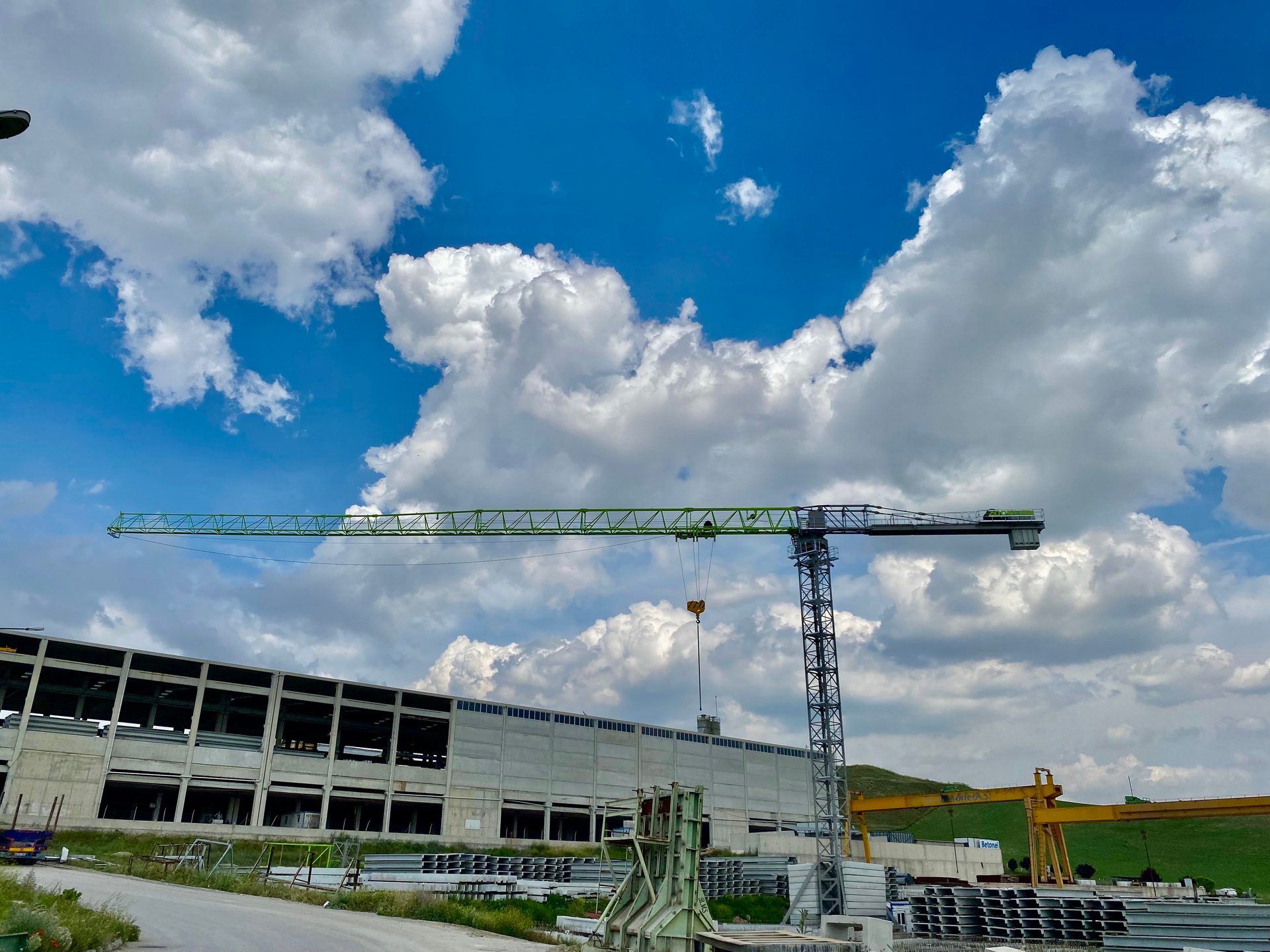 Urban design, Cloud, Sky, Plant, Cumulus, Building