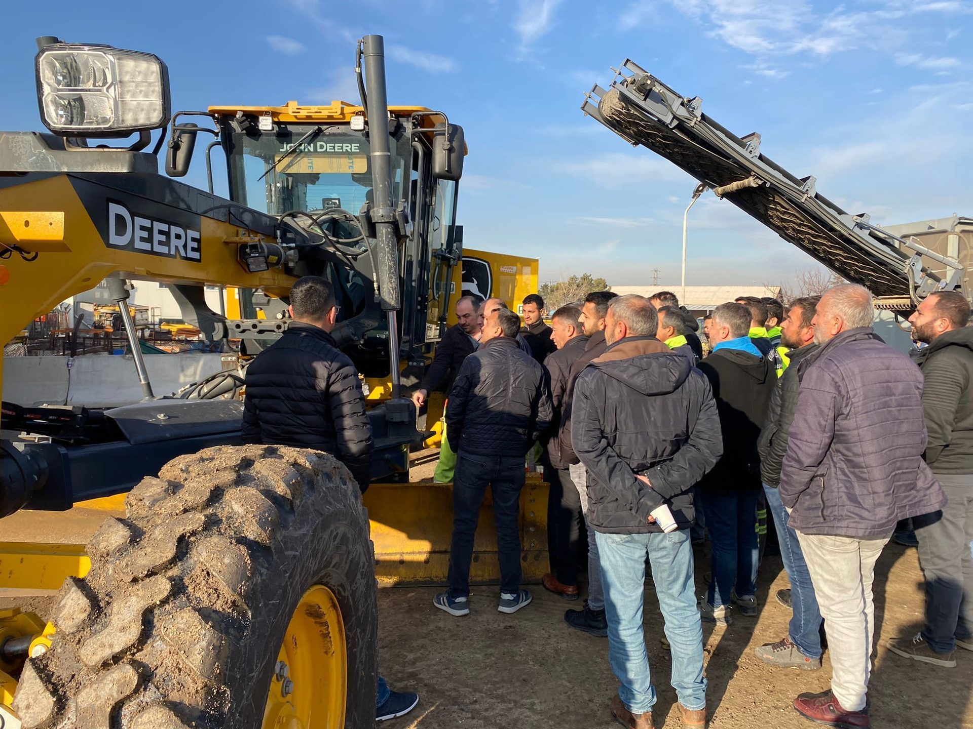 Automotive tire, Road surface, Motor vehicle, Sky, Wheel, Cloud, Tread, Asphalt