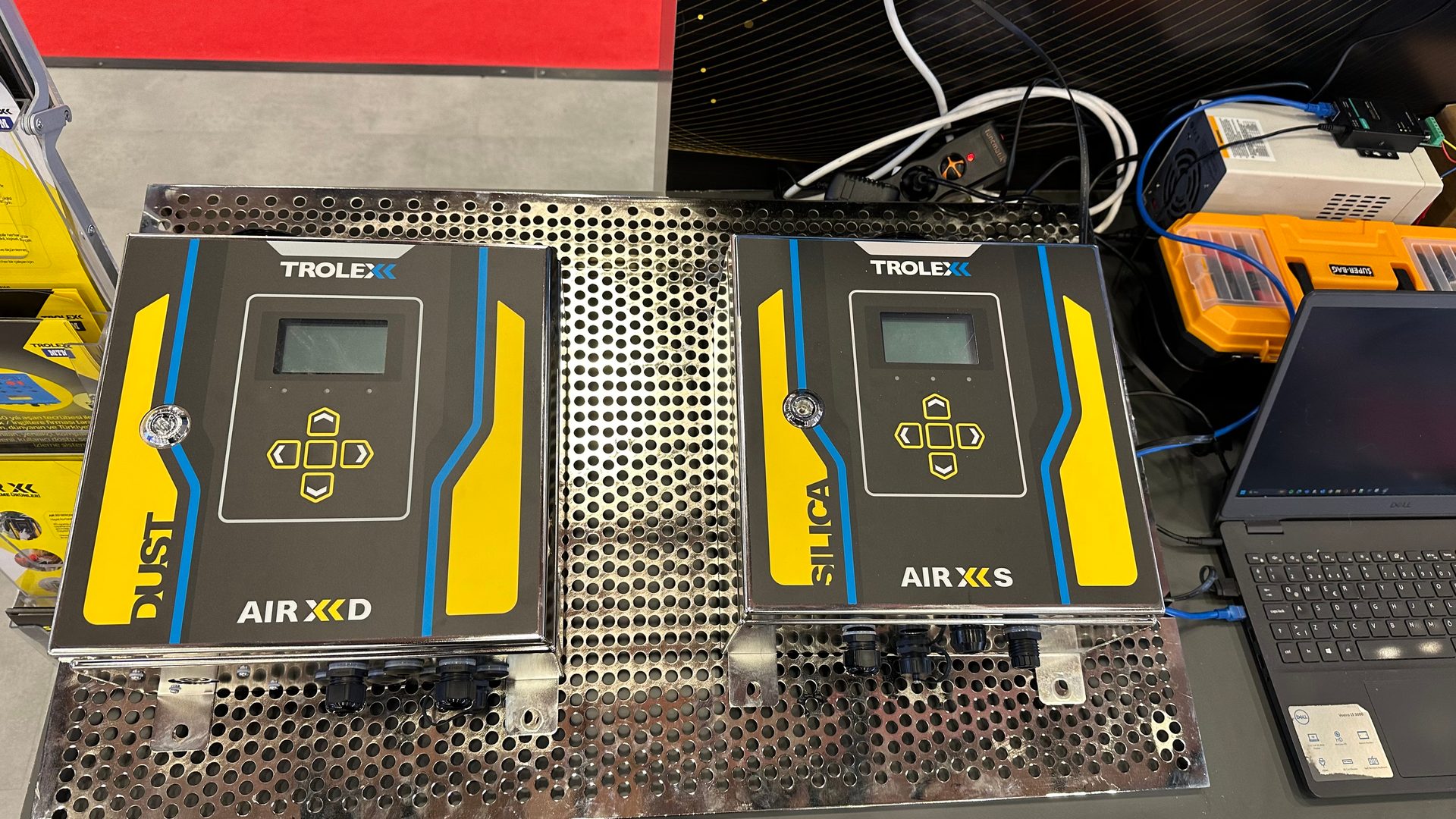 Audio equipment, Circuit component, Computer hardware, Electronic instrument, Electrical wiring, Gadget