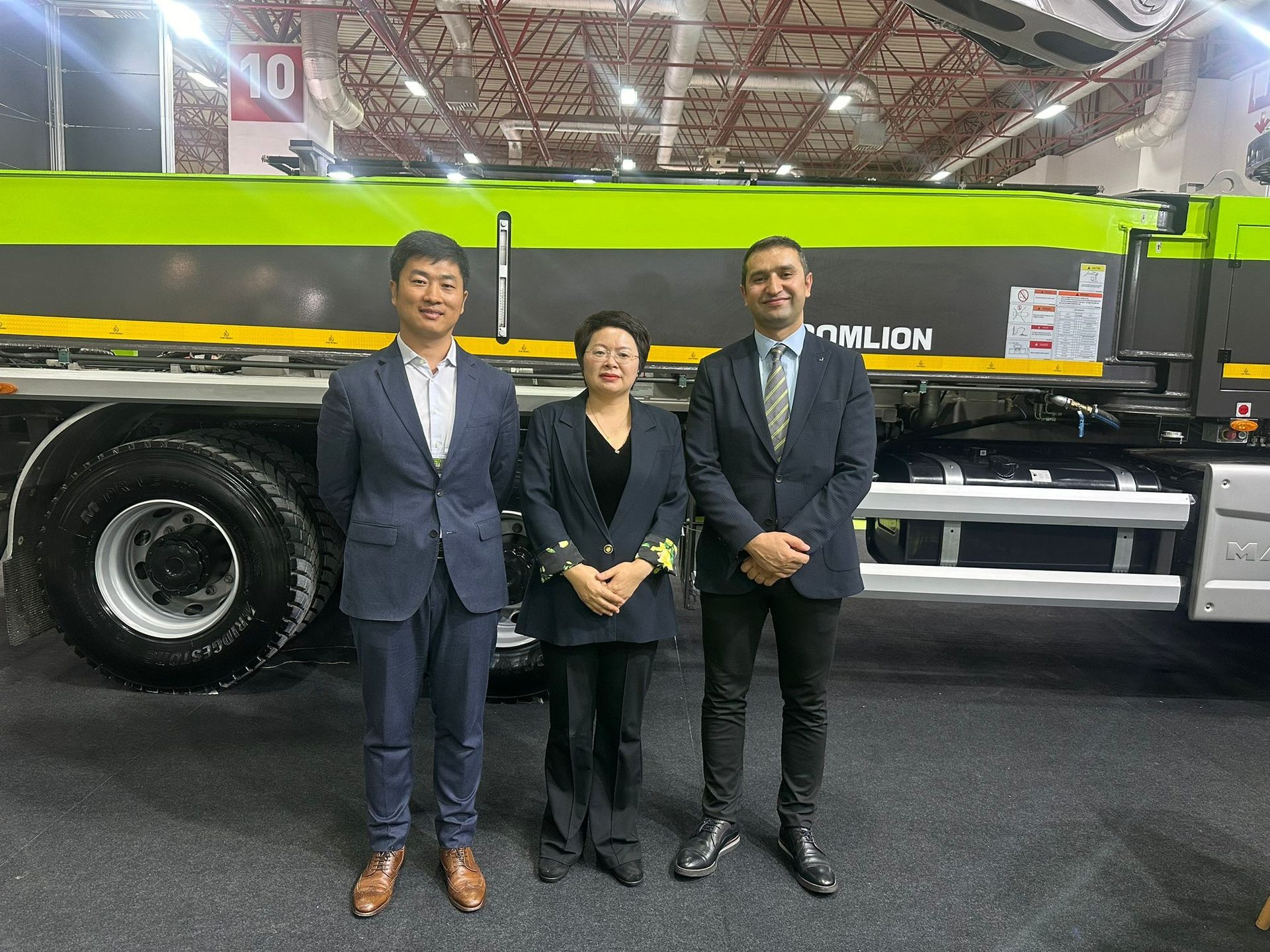 Mode of transport, Suit trousers, Motor vehicle, Automotive tire, Wheel, Smile, Tread