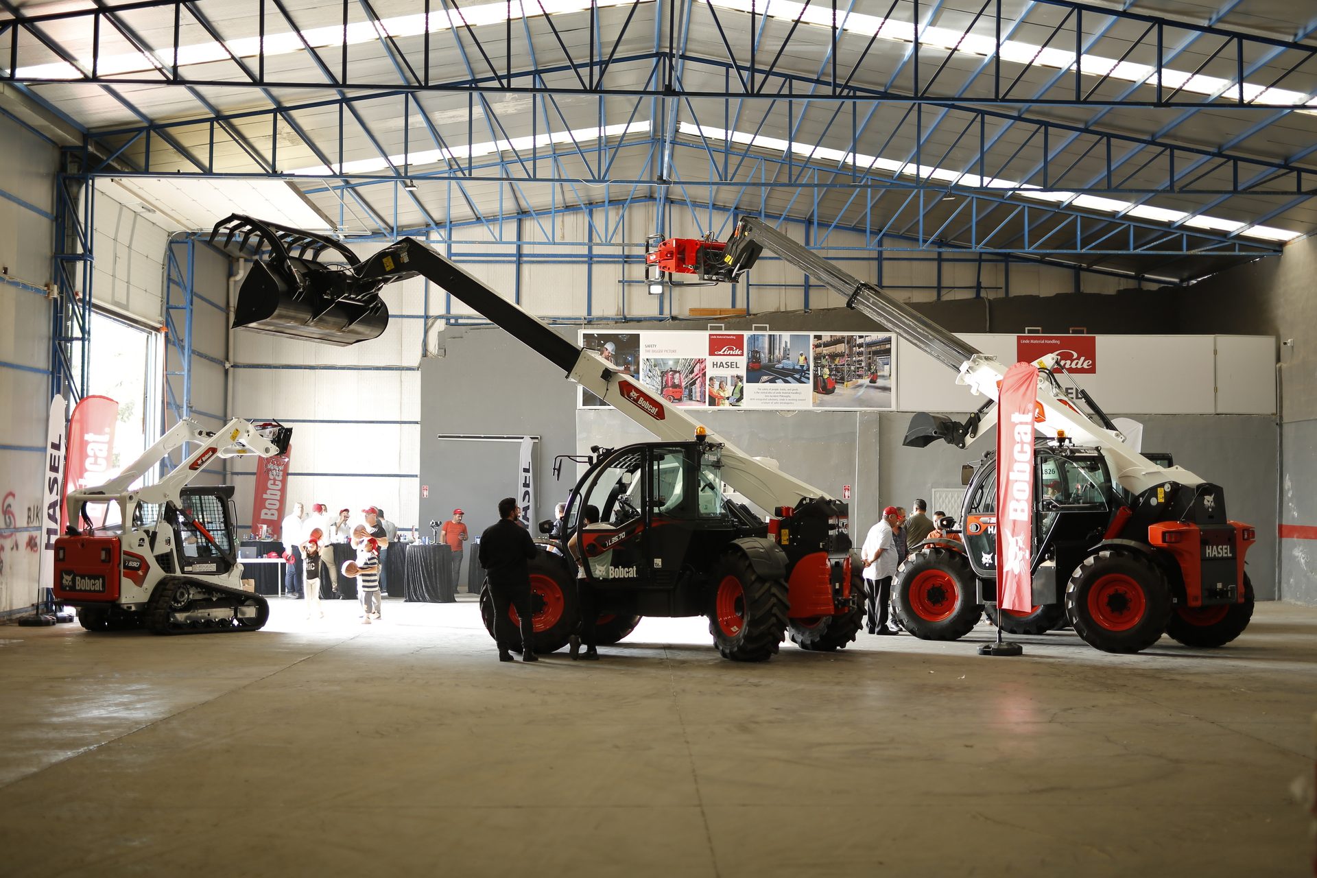 Automotive tire, Motor vehicle, Wheel, Car, Tread, Rim