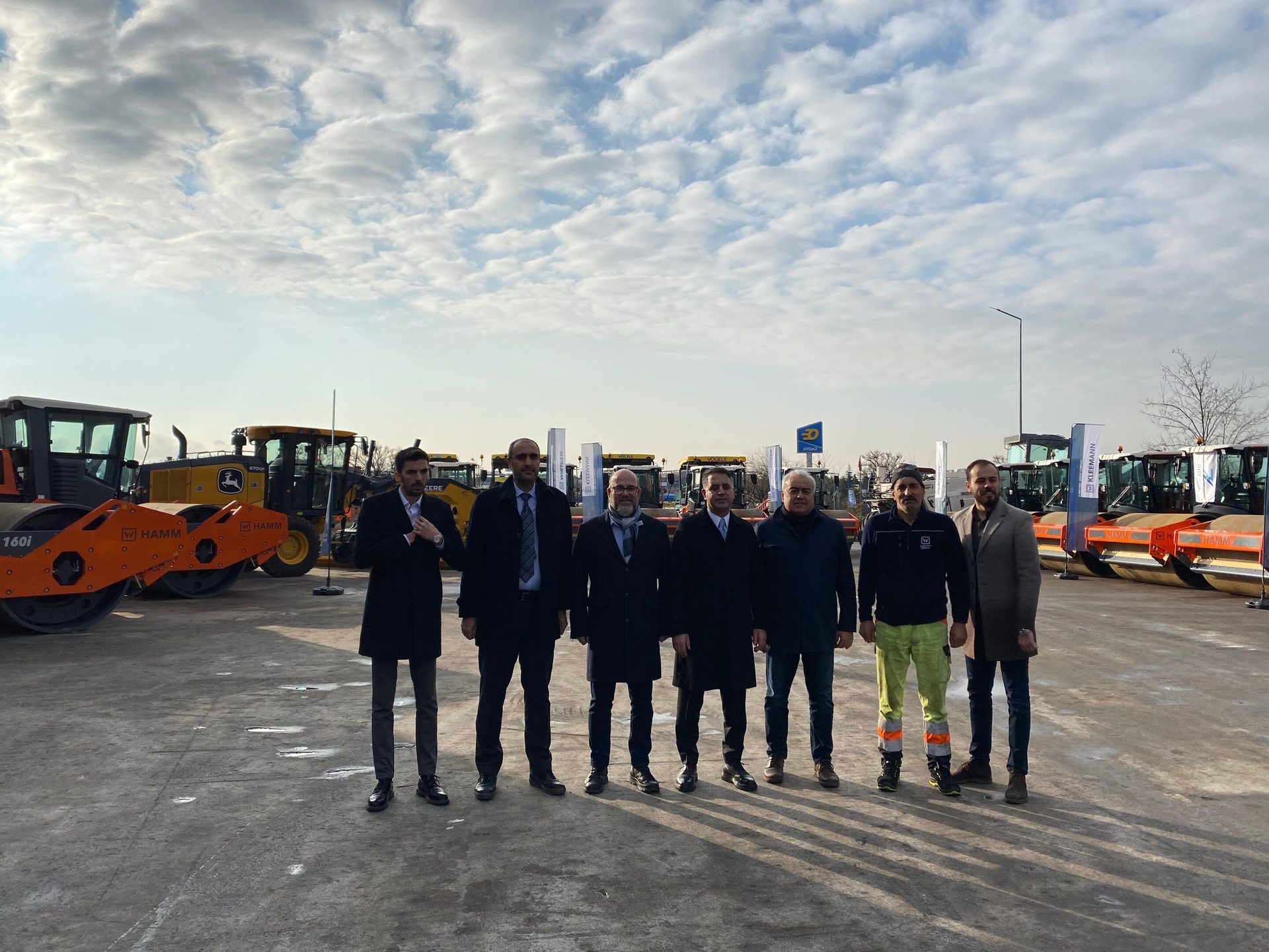 Motor vehicle, Road surface, Cloud, Tire, Sky, Wheel, Asphalt