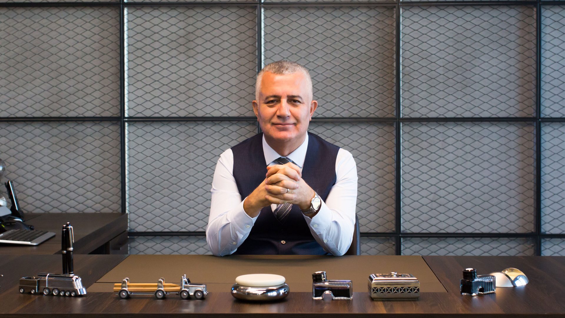 Dress shirt, Table, Smile, Furniture, Tableware