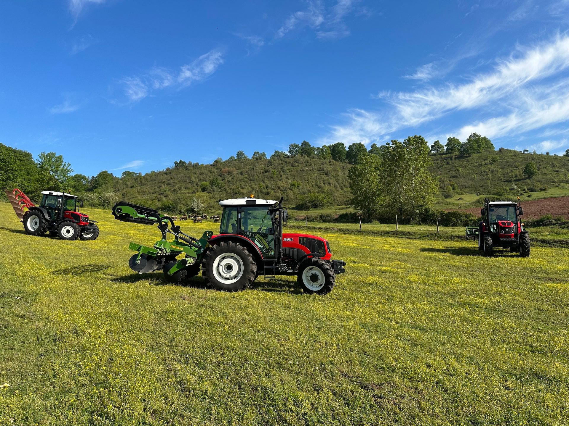 Motor vehicle, Automotive tire, Agricultural machinery, Wheel, Sky, Tractor, Plant, Cloud