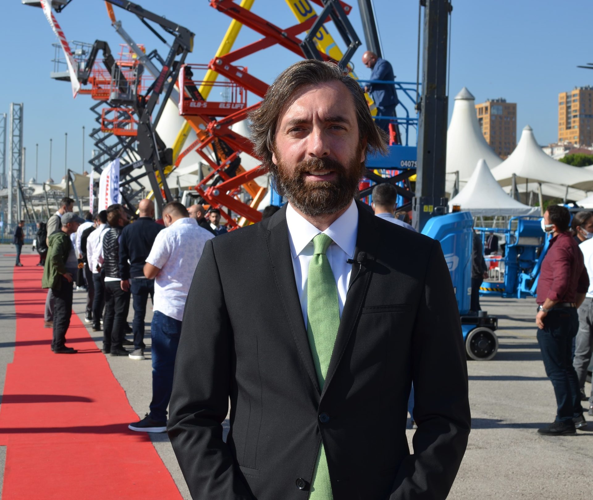 Dress shirt, Public space, Sky, Tie, Beard, Travel