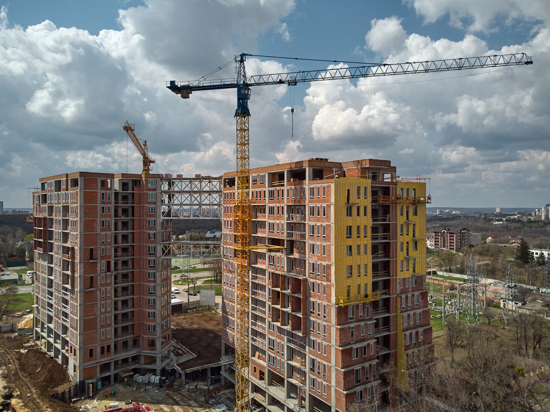 Tower block, Urban design, Cloud, Sky, Building, Daytime, House, Window, Architecture, Condominium