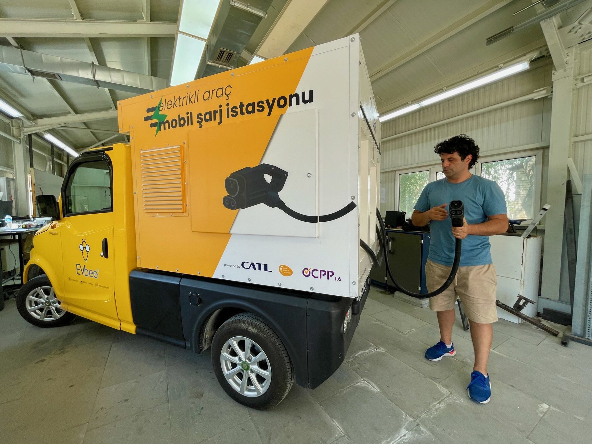 Light commercial vehicle, Automotive design, Tire, Wheel, Truck